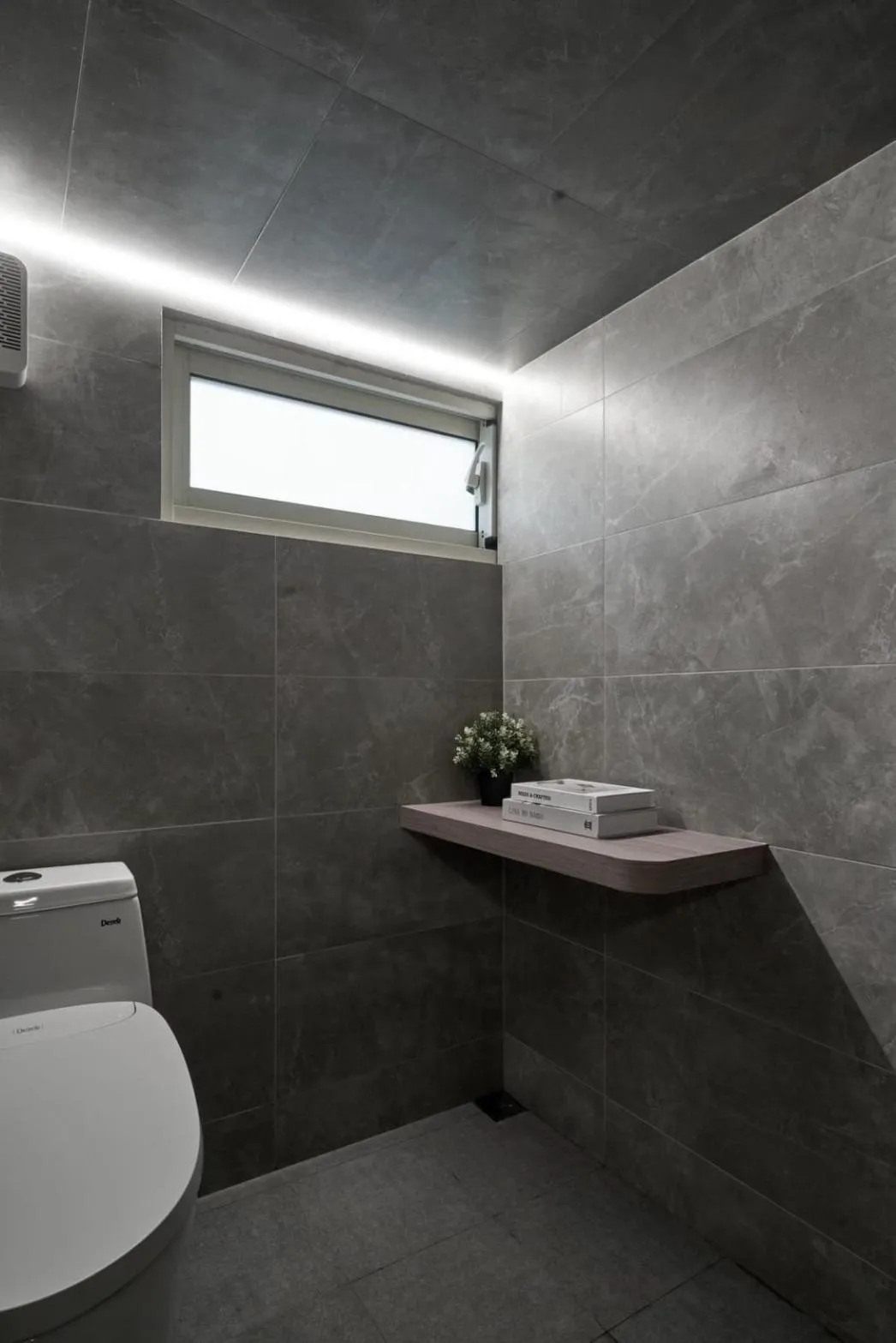 Shower in Yung An Business Hotel