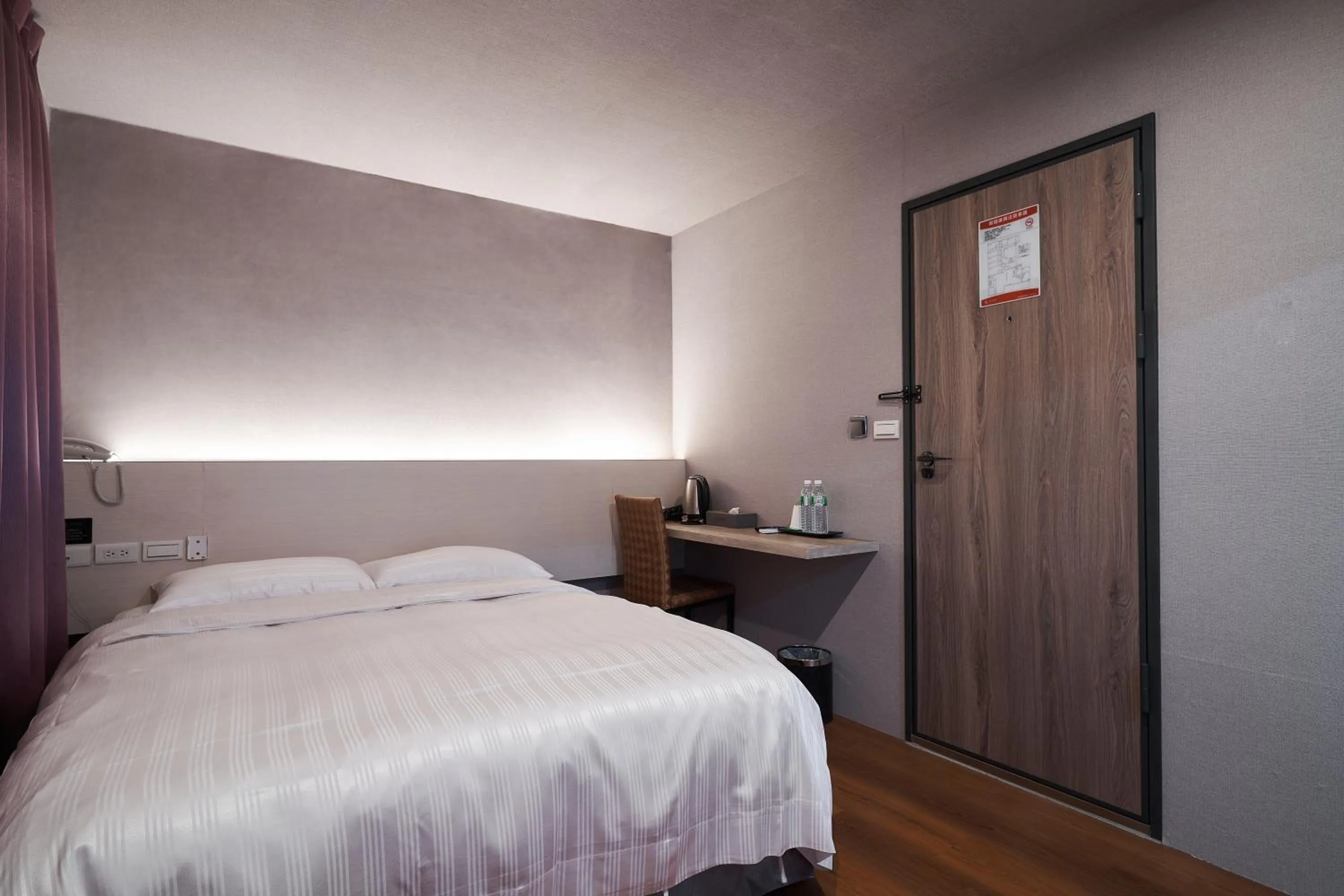 Property building, Bed in Yung An Business Hotel