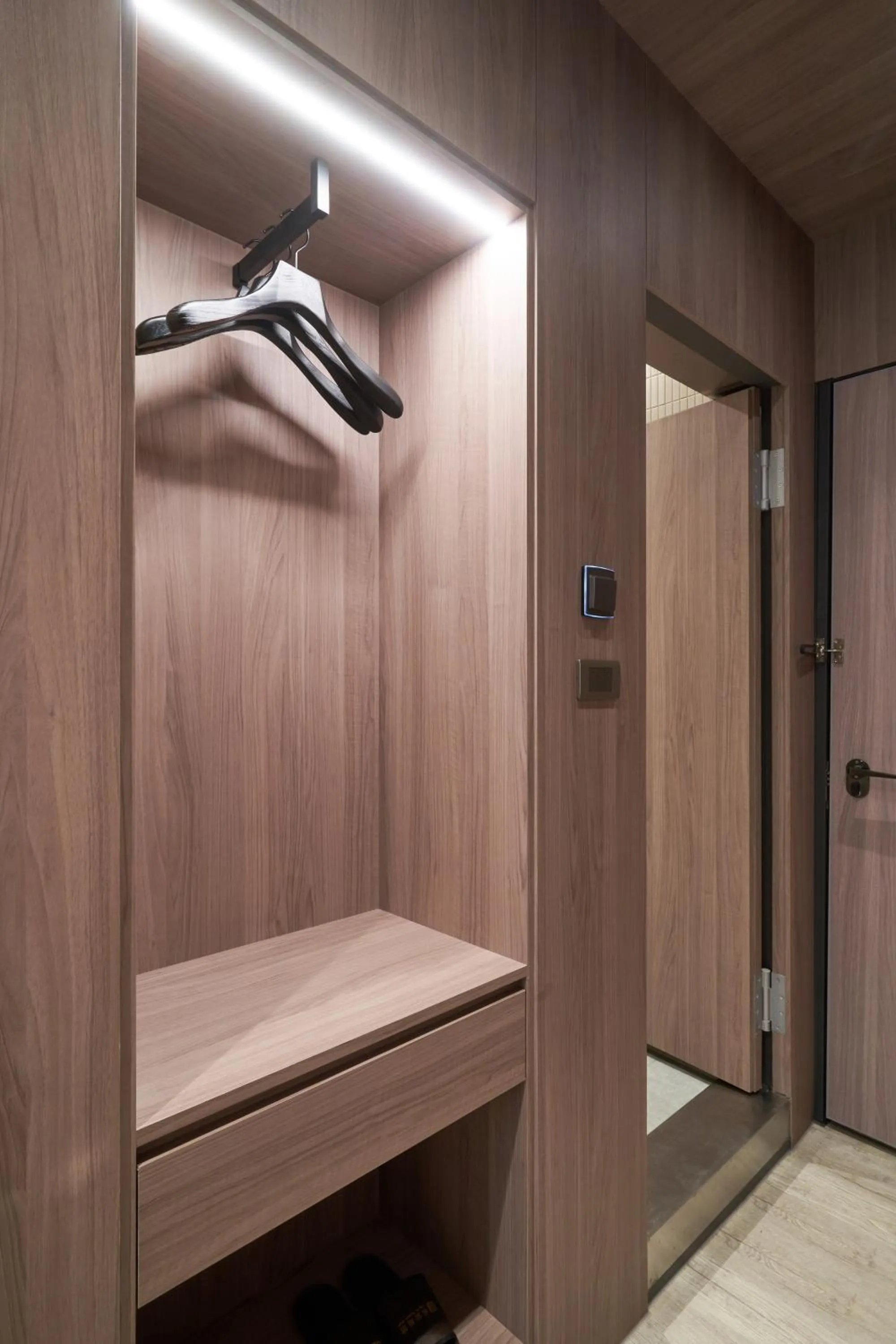 wardrobe in Yung An Business Hotel