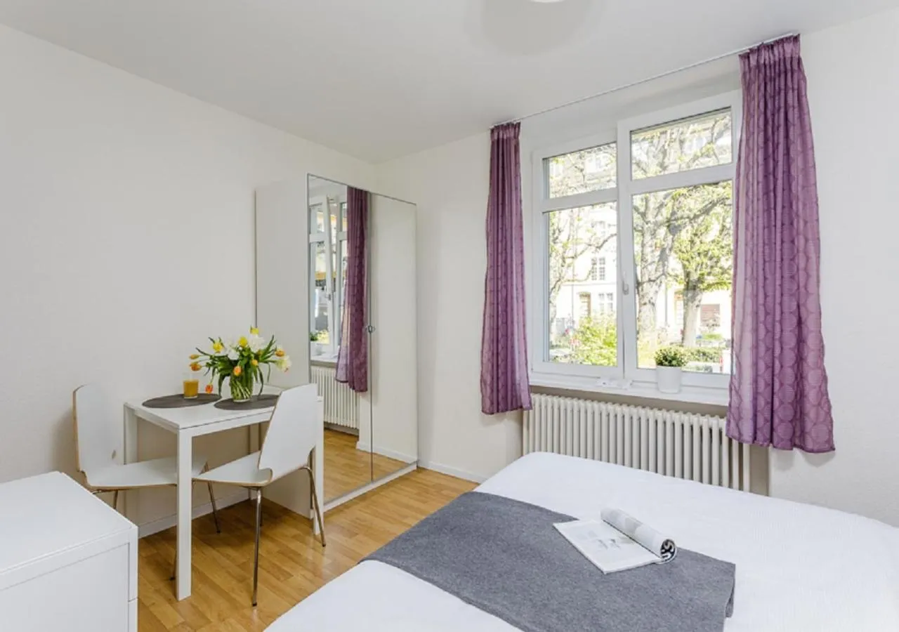 Photo of the whole room, Bed in Rent a Home Delsbergerallee - Self Check-In