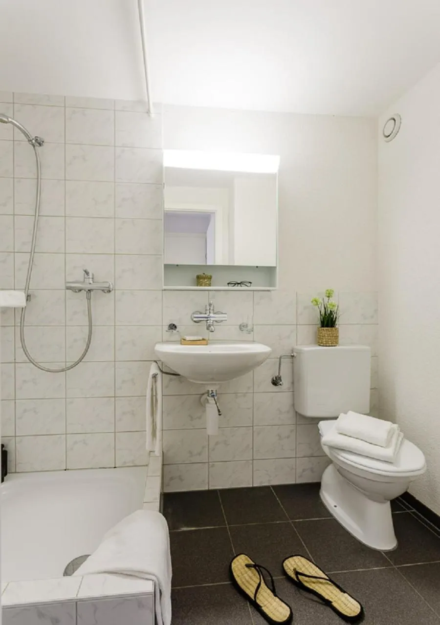 Bathroom in Rent a Home Delsbergerallee - Self Check-In