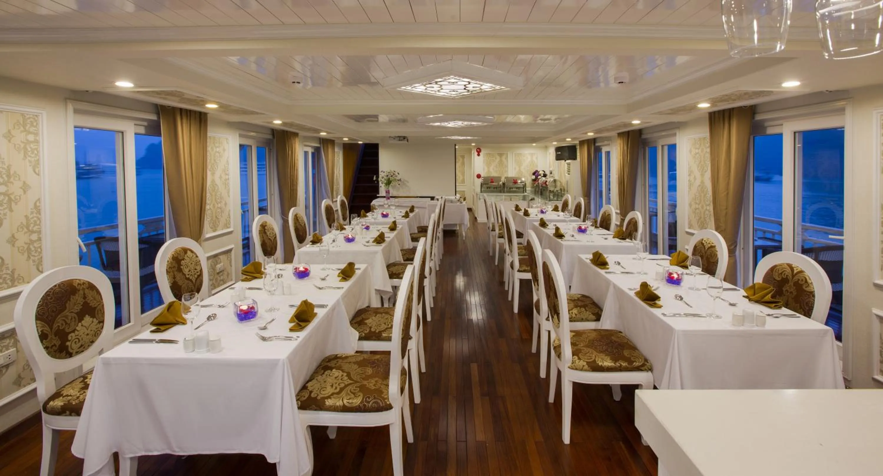 Restaurant/places to eat in Signature Royal Halong Cruise