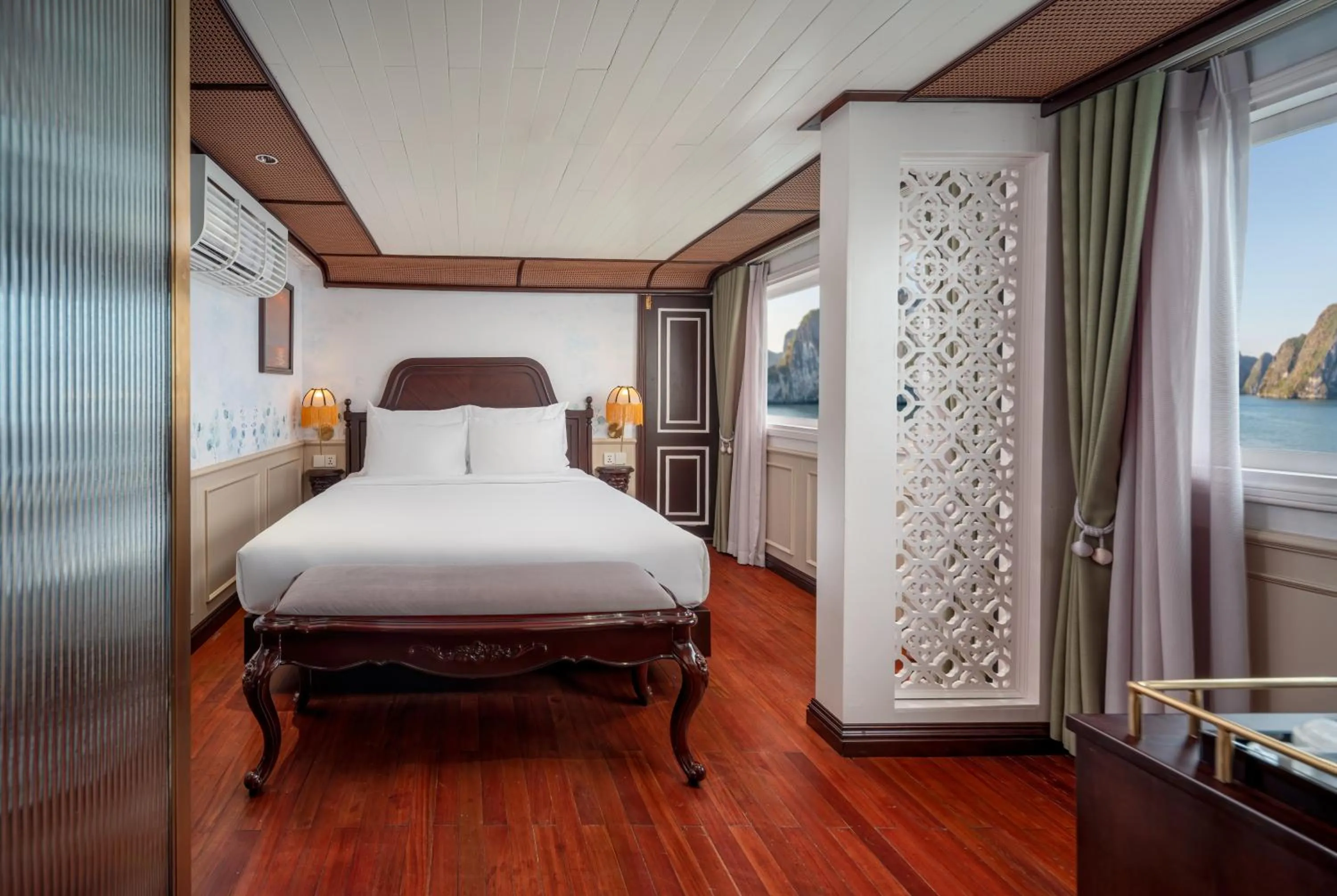 Bed in Signature Royal Halong Cruise