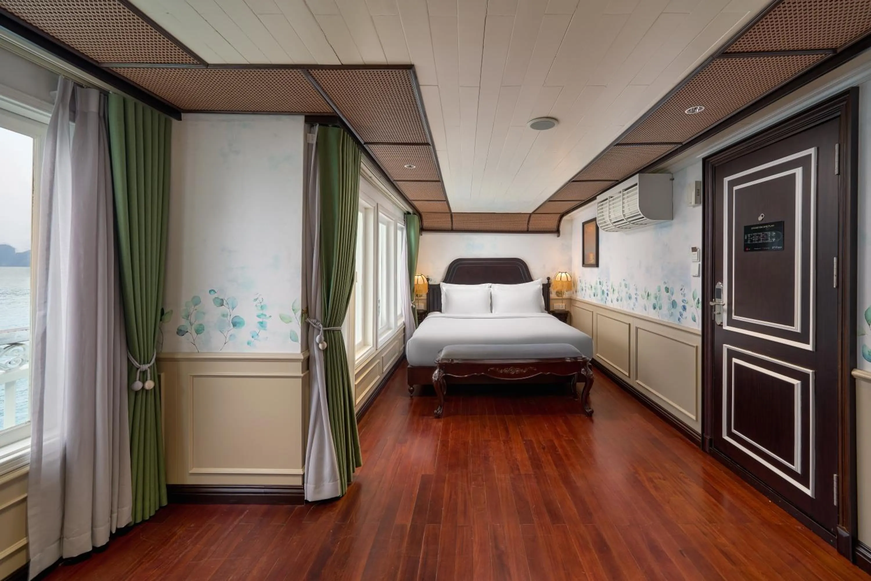 Bed in Signature Royal Halong Cruise