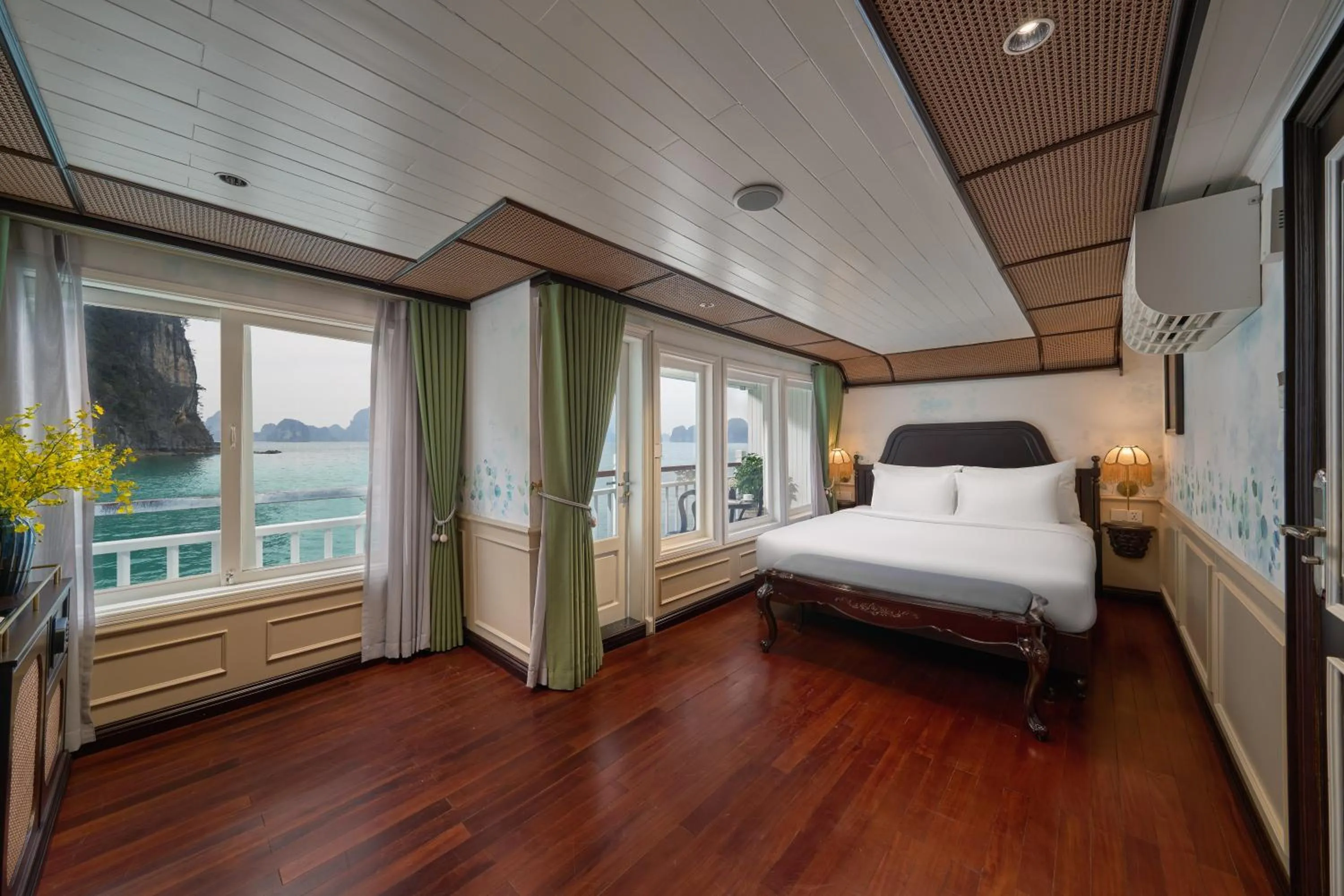 Bed in Signature Royal Halong Cruise