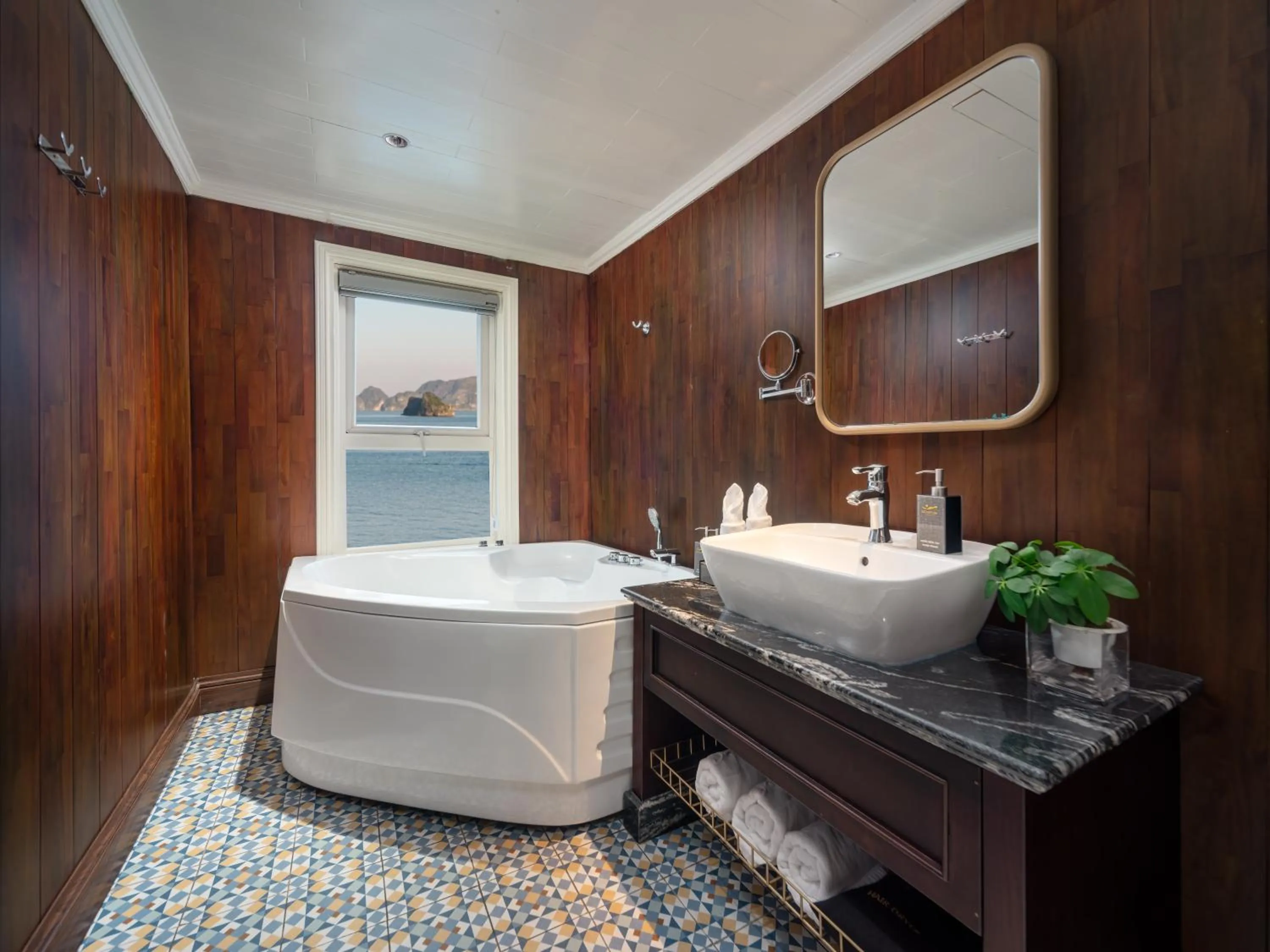 Signature Royal Halong Cruise