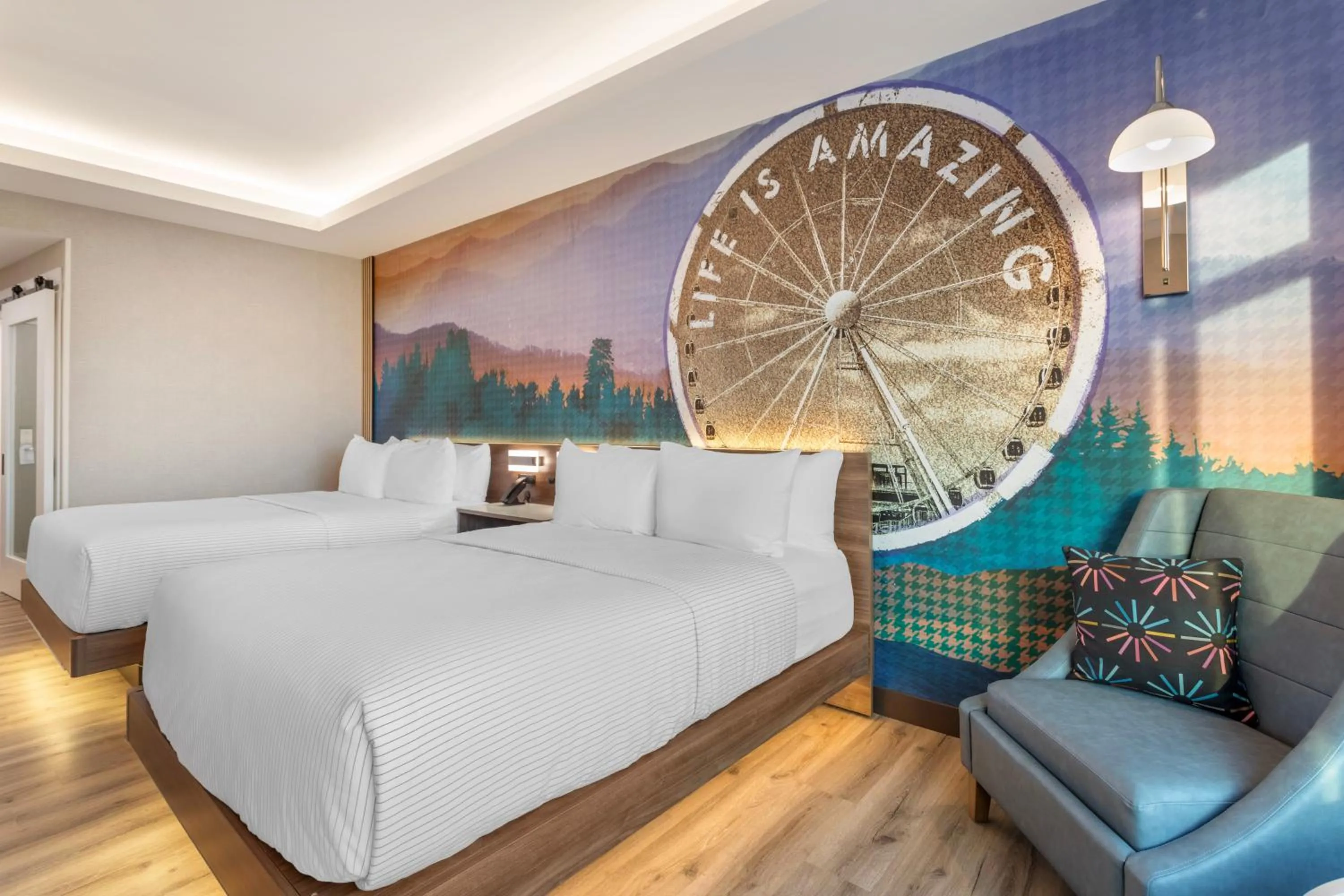 Accessible 2 Queens Non Smoking Mountain View in Cambria Hotel Pigeon Forge