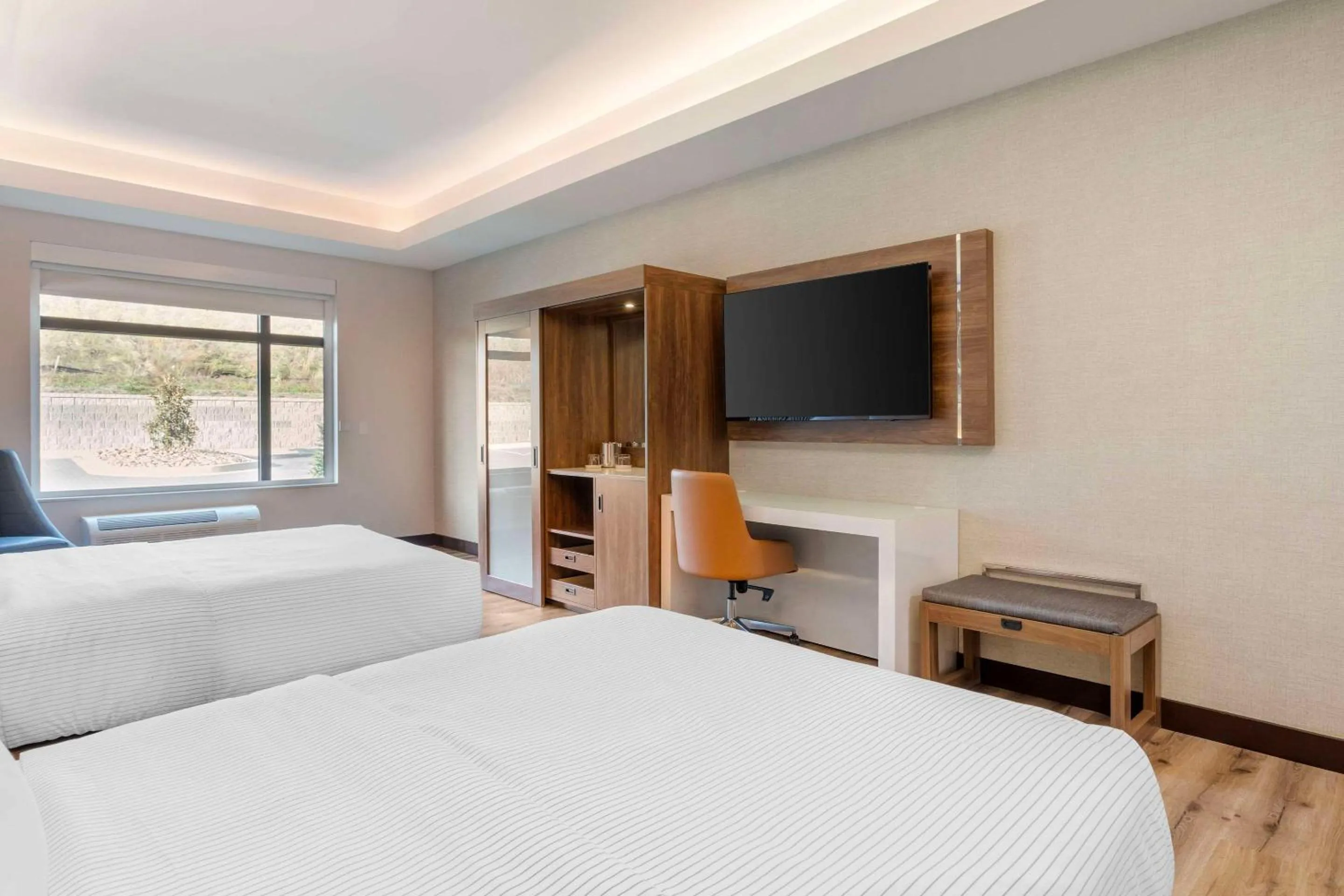 Bedroom, Bed in Cambria Hotel Pigeon Forge