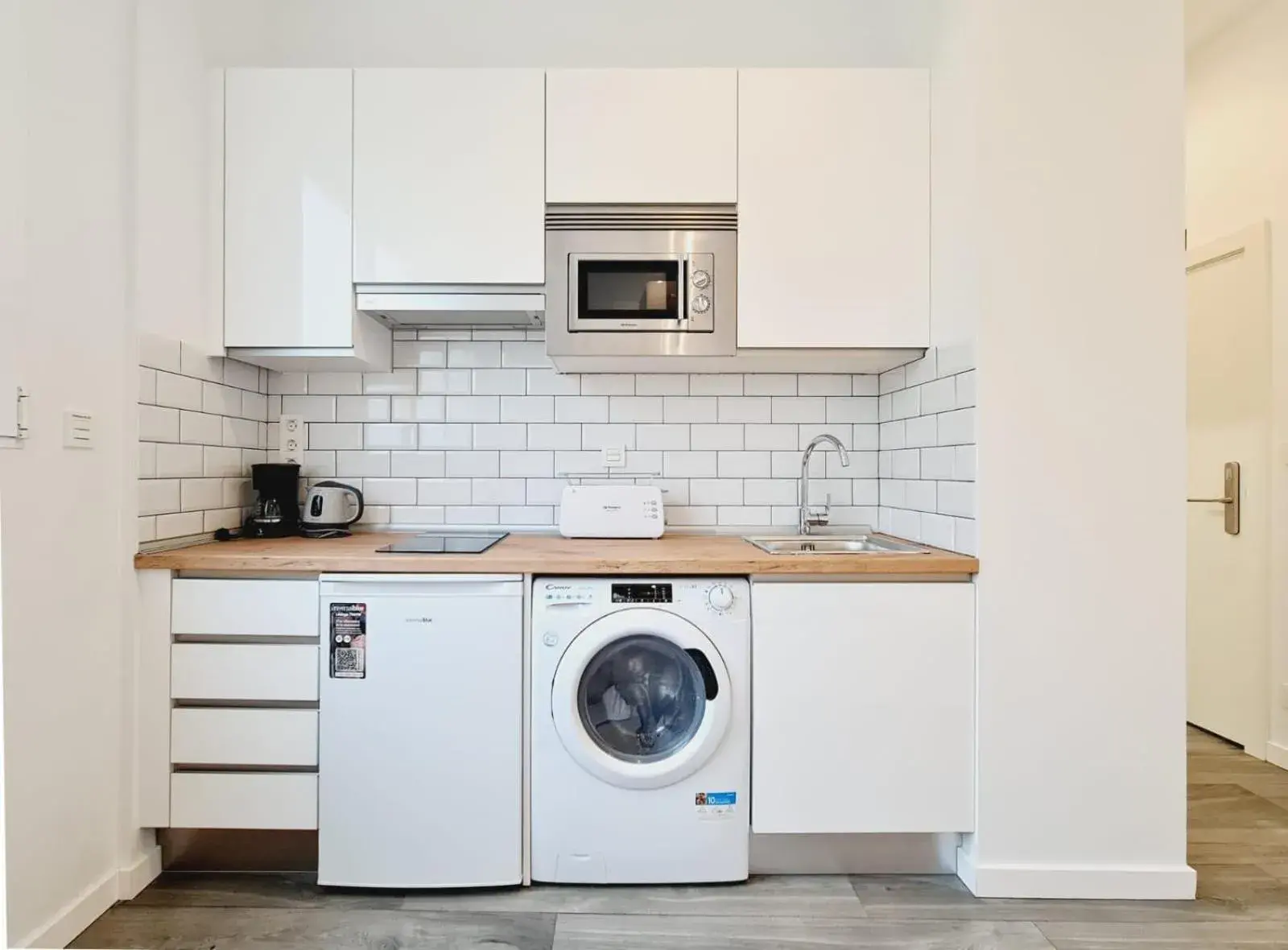 Queen Studio in Bilbao ROOMS & KITCHEN Irala Queen Studio in Bilbao ROOMS & KITCHEN Irala