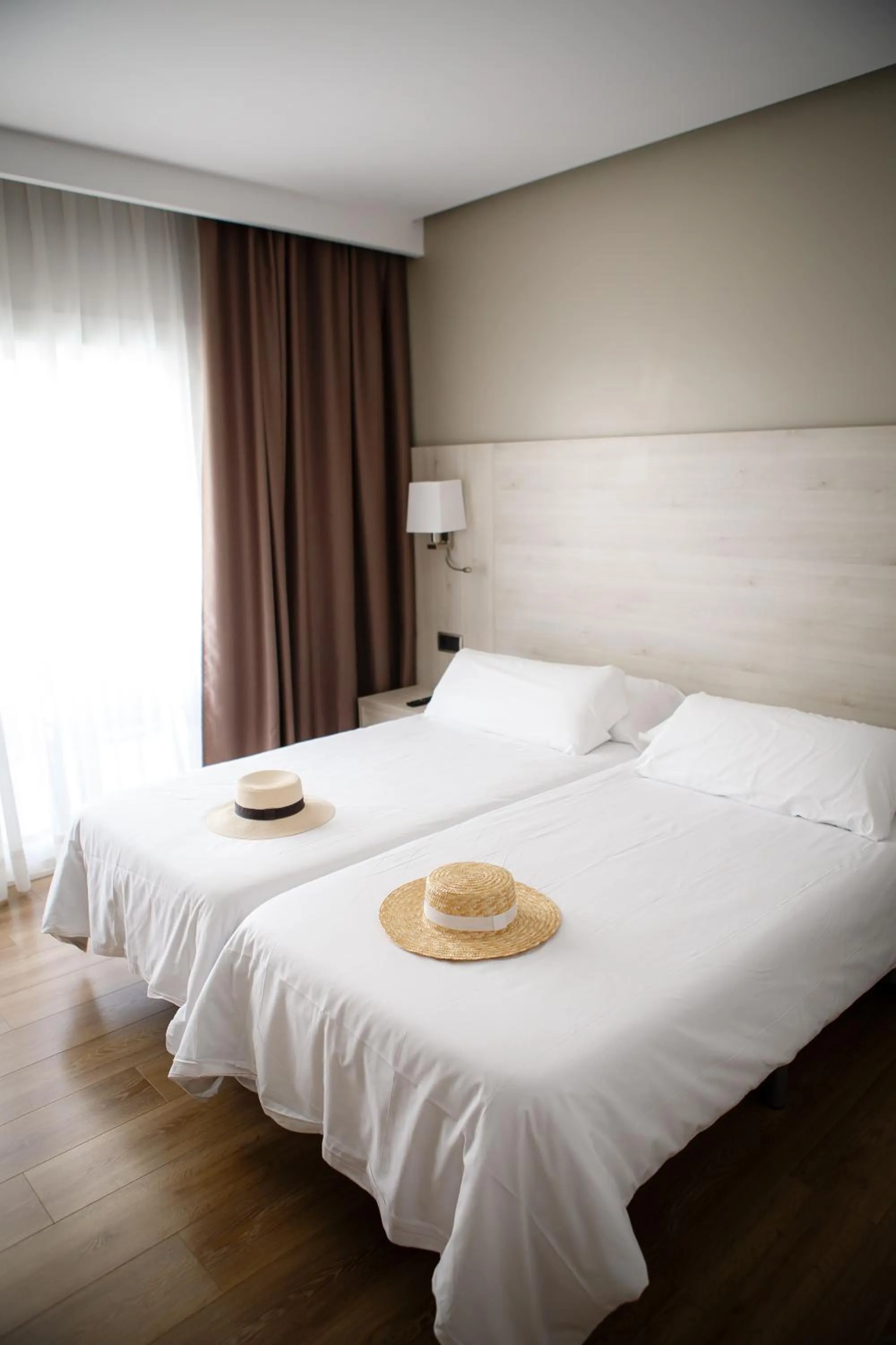 Bedroom, Bed in Hotel Helios Lloret