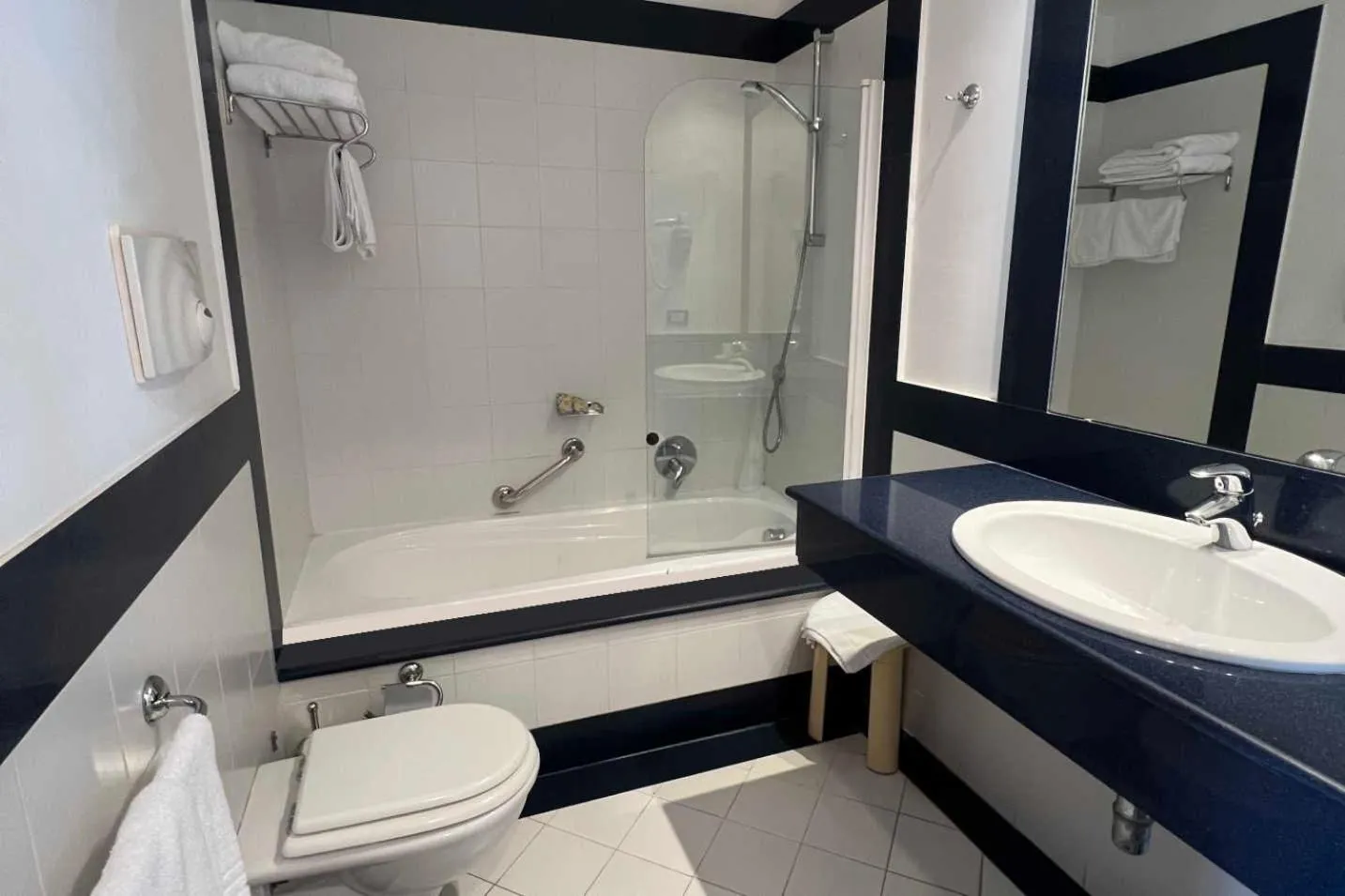 Toilet in Hotel Conchiglia d'Oro