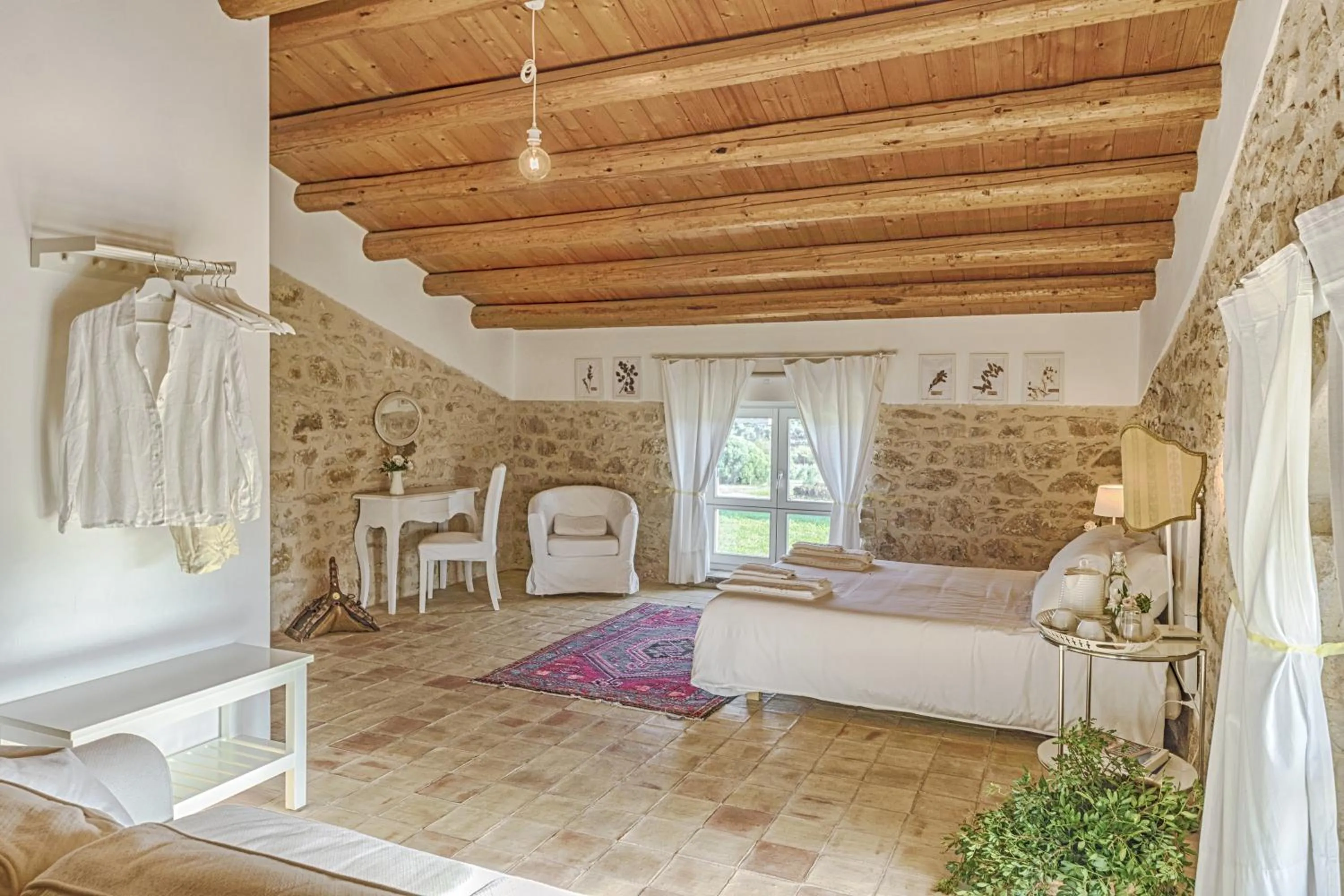 Photo of the whole room, Bed in Baglio Occhipinti