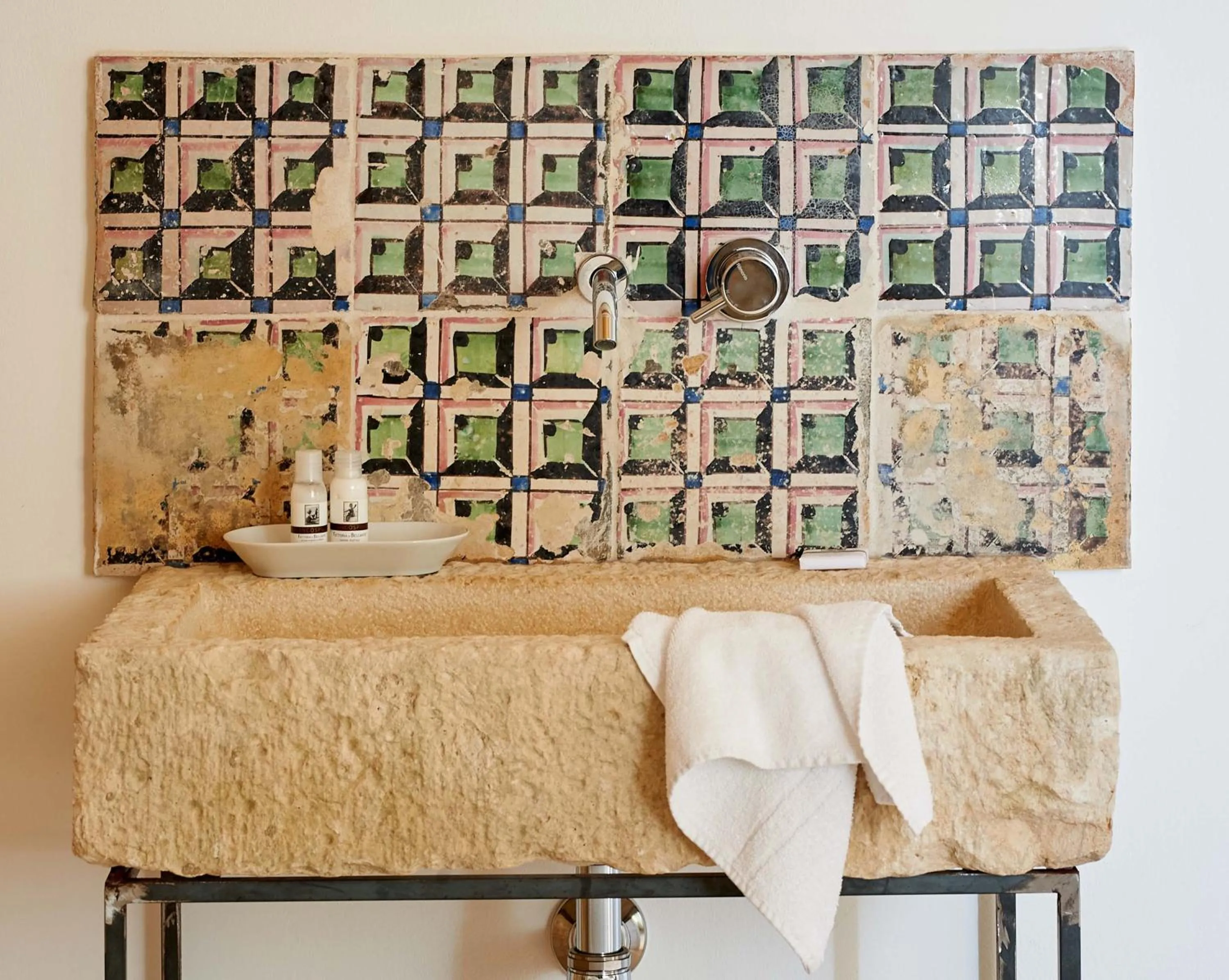 Bathroom in Baglio Occhipinti