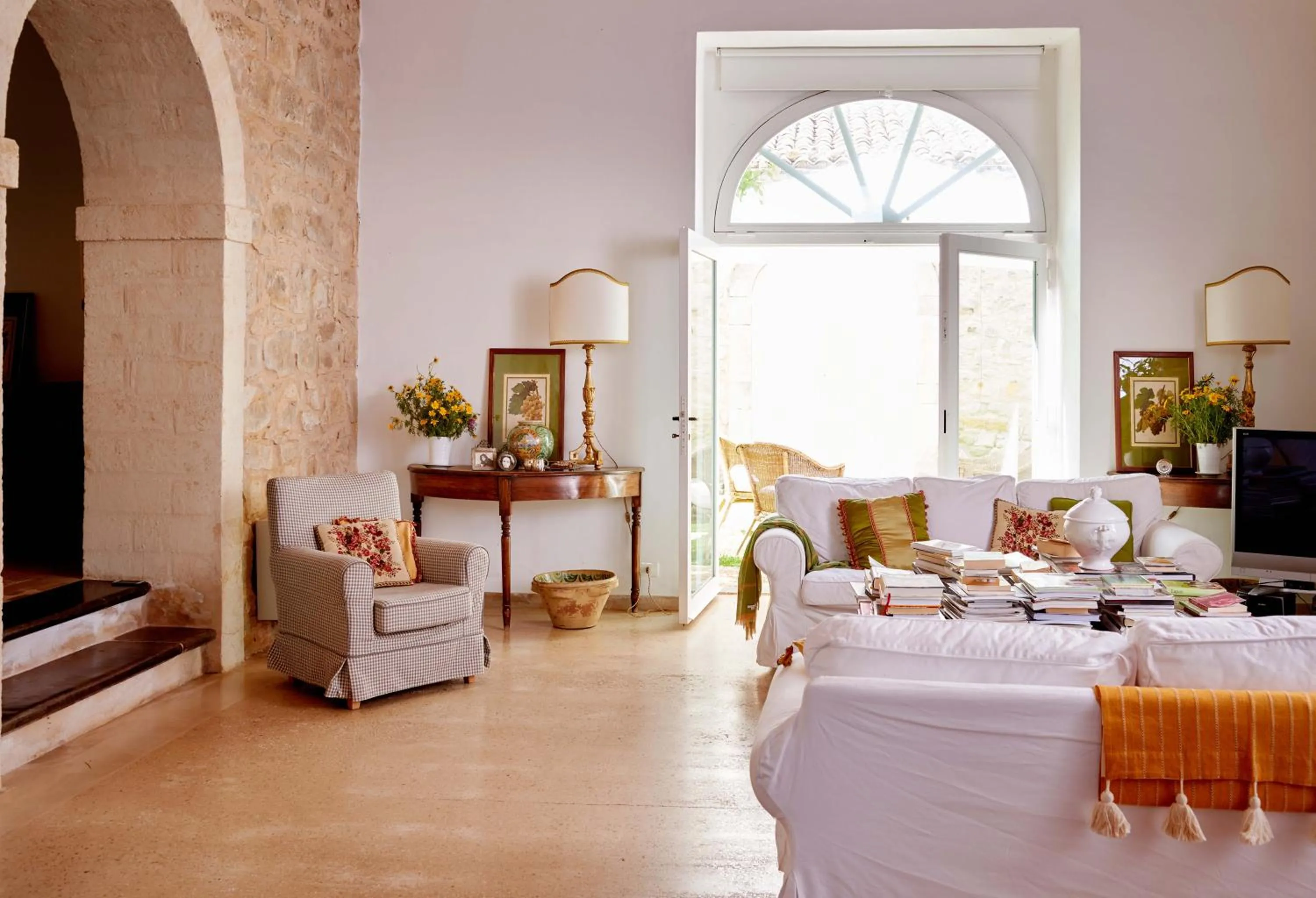 Living room, Bed in Baglio Occhipinti