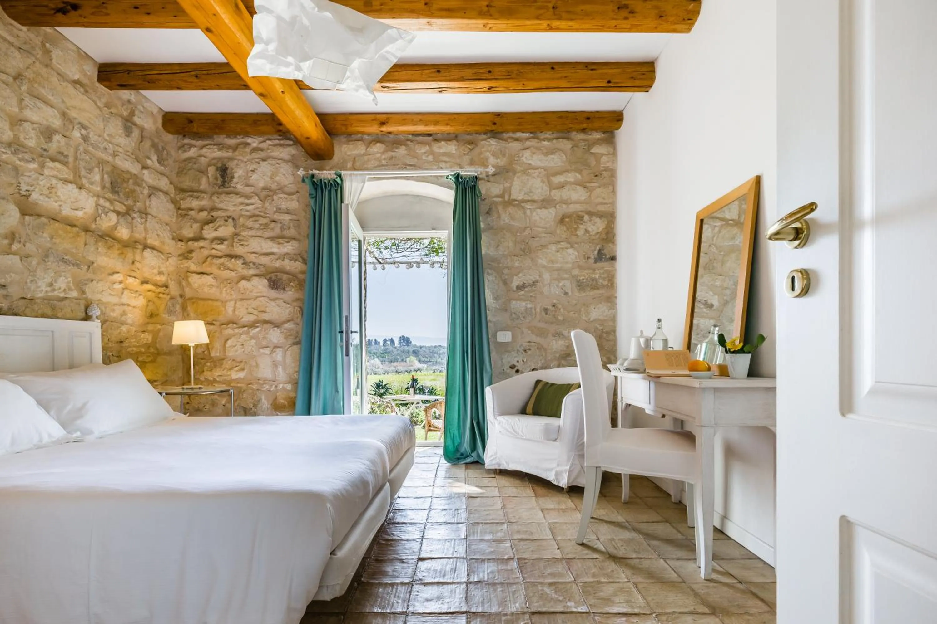 Photo of the whole room, Bed in Baglio Occhipinti