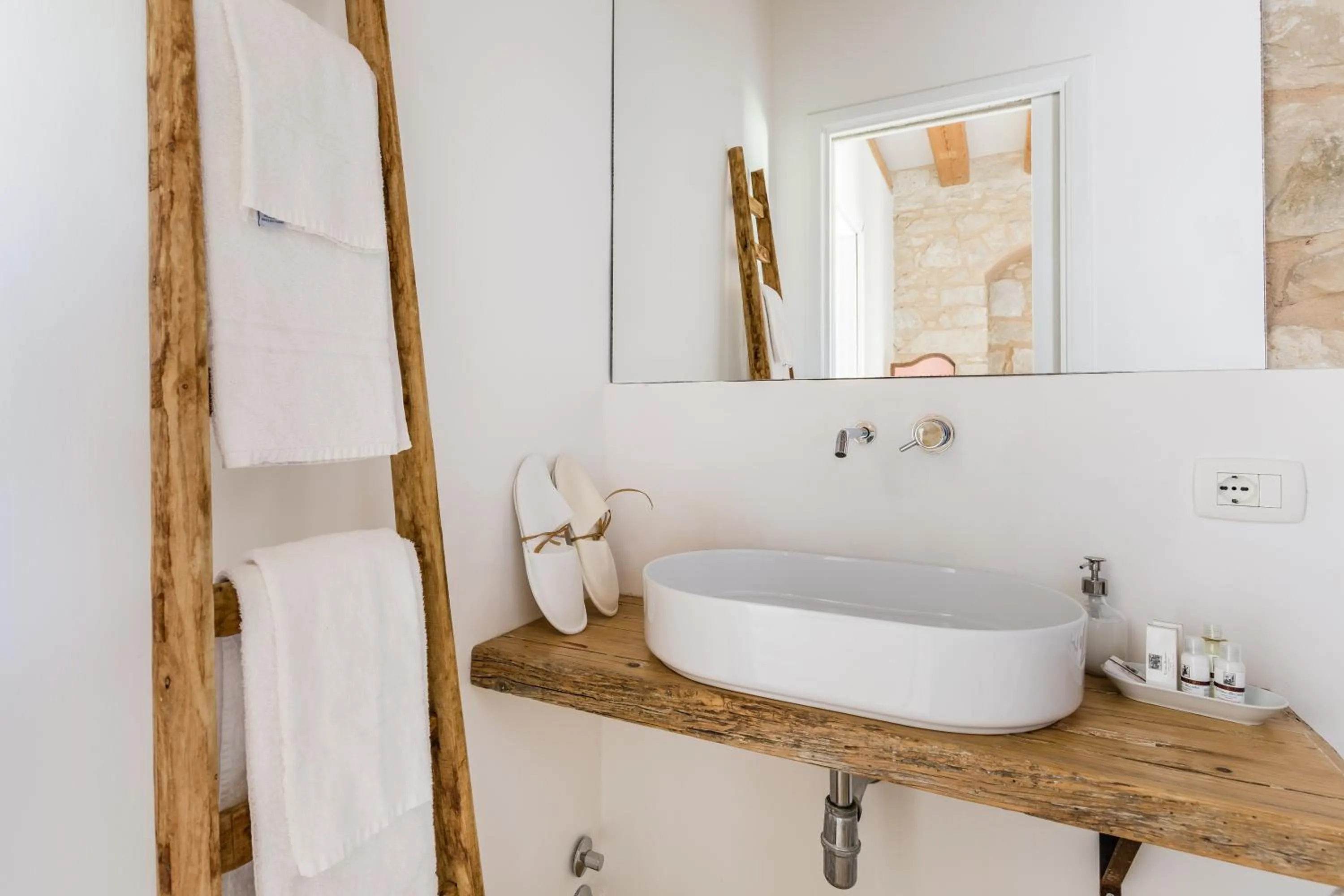 Bathroom in Baglio Occhipinti