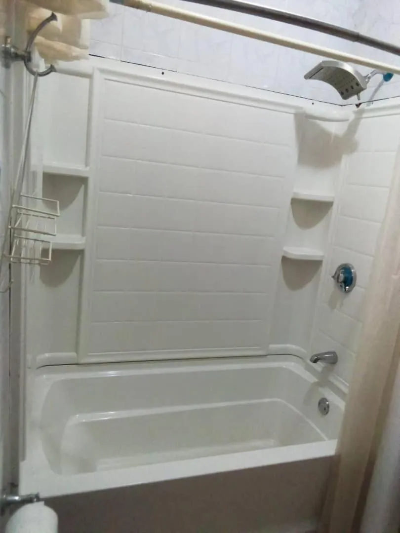 Shower in Hotel Elizabeth