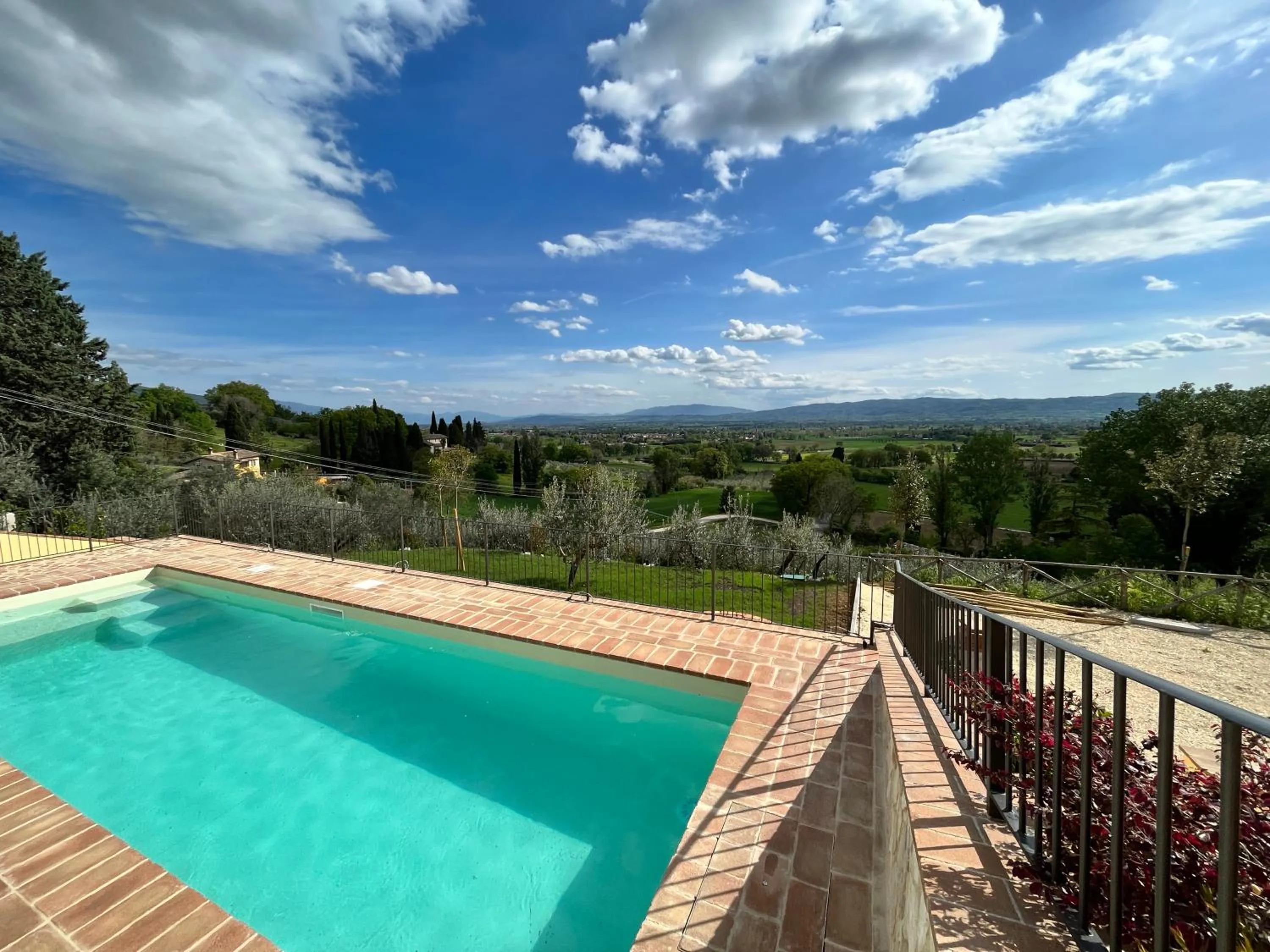 Swimming pool in B&B Cantico Delle Creature