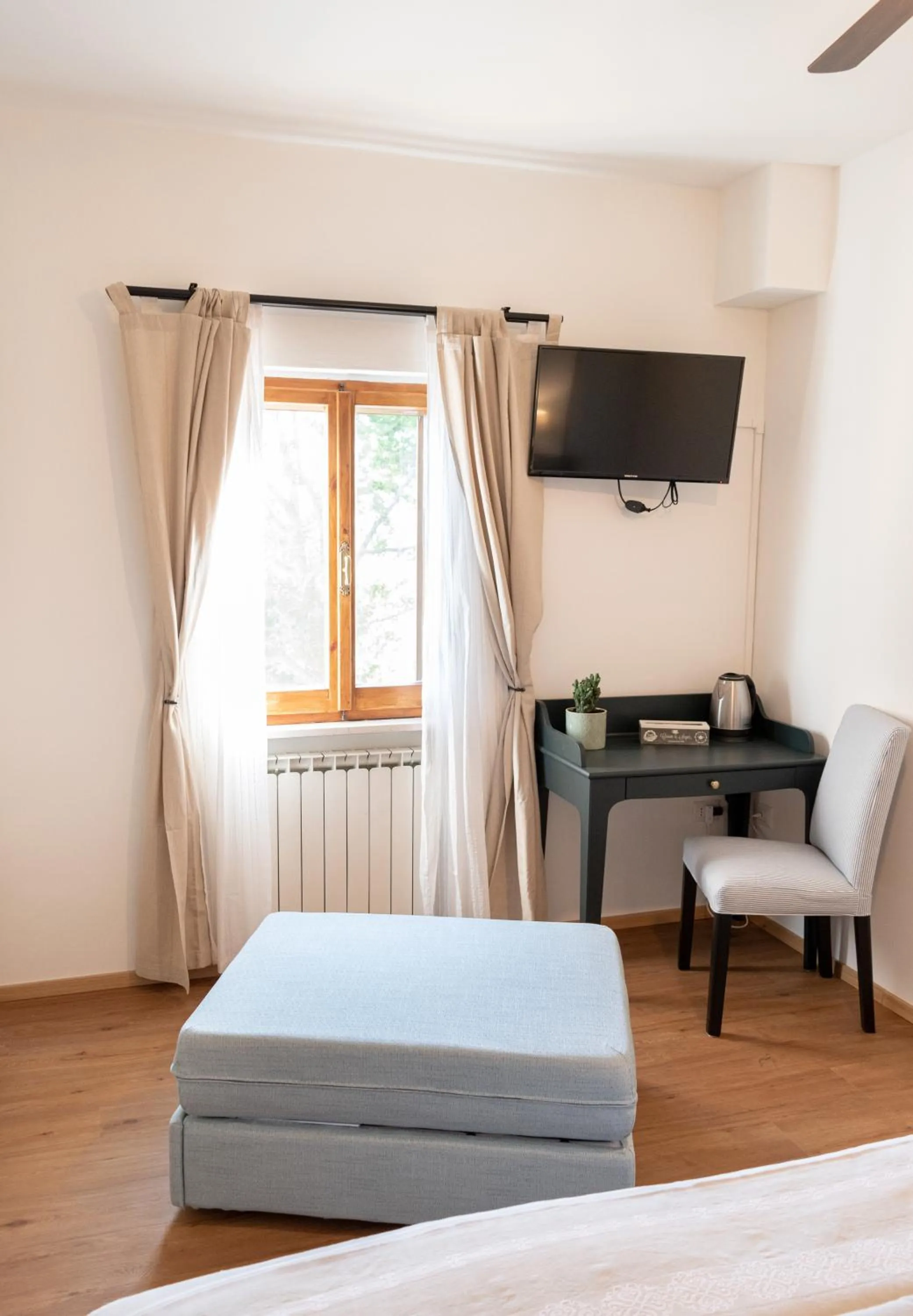 TV and multimedia, Bed in B&B Cantico Delle Creature