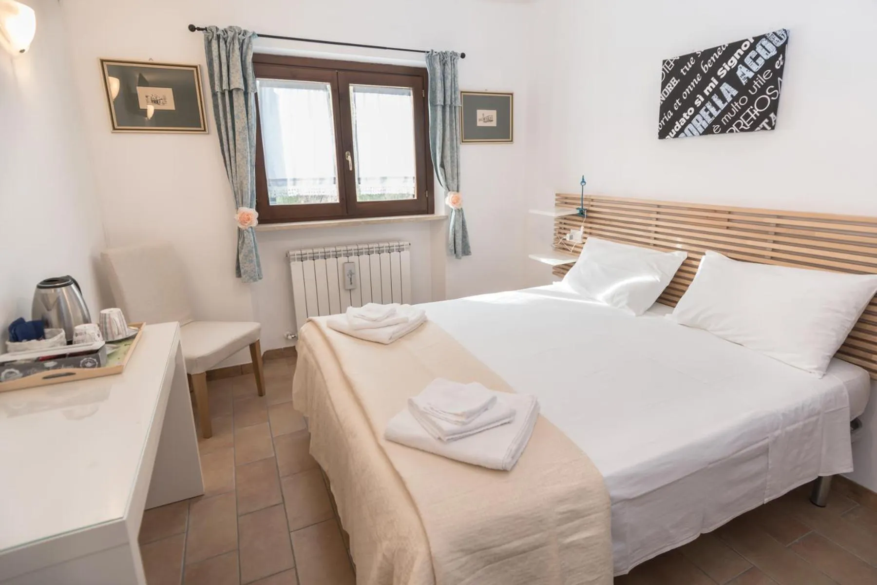 Shower, Bed in B&B Cantico Delle Creature