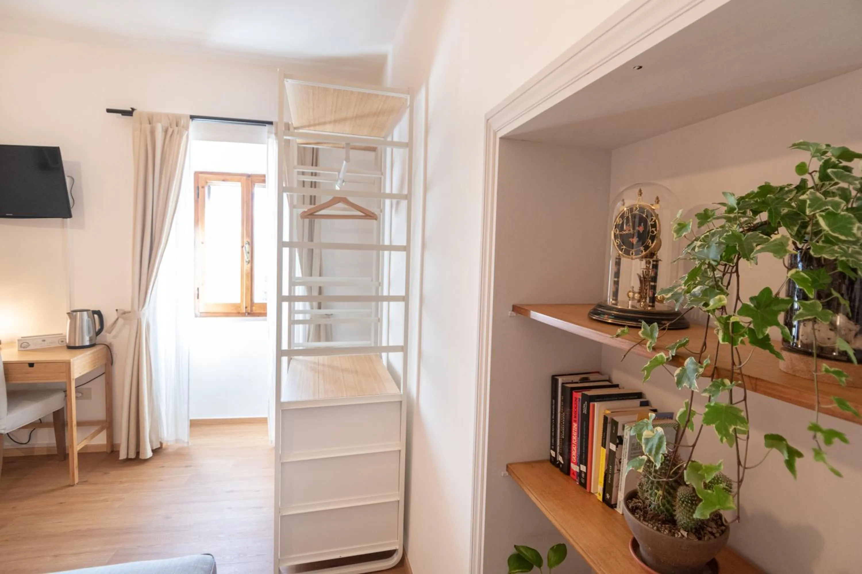 Decorative detail in B&B Cantico Delle Creature