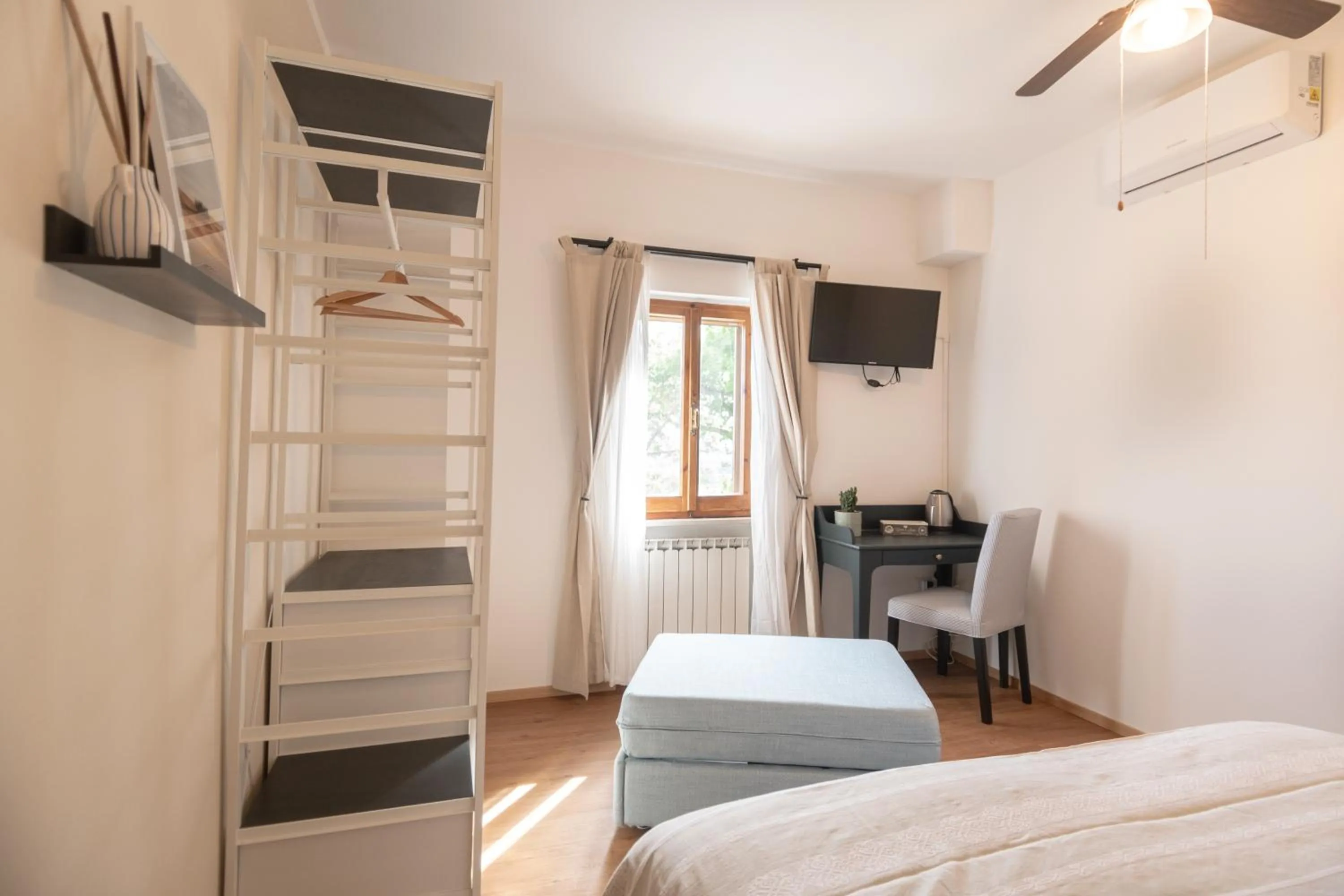 Photo of the whole room, Bed in B&B Cantico Delle Creature