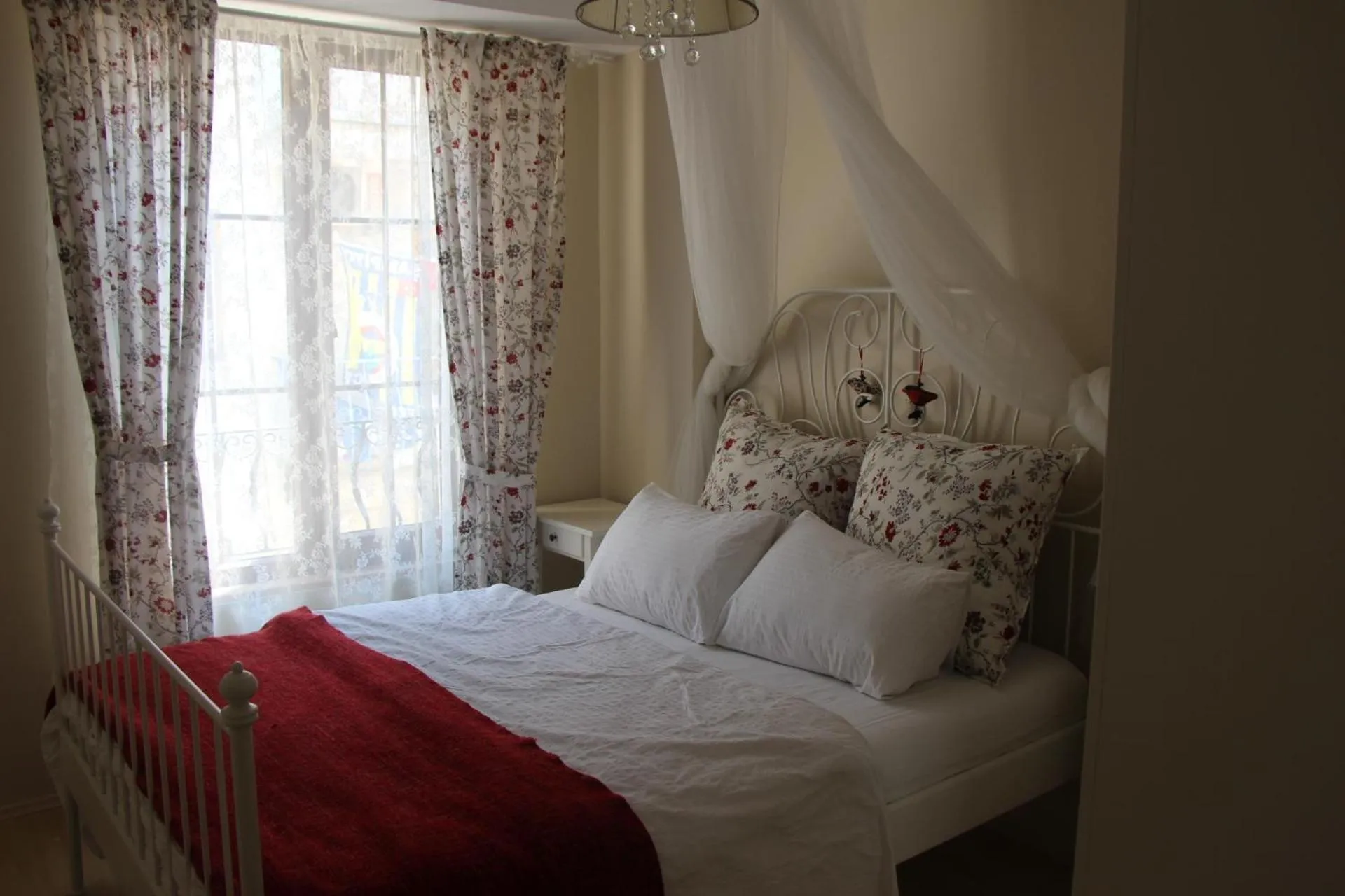 Bedroom, Bed in Kinzi House