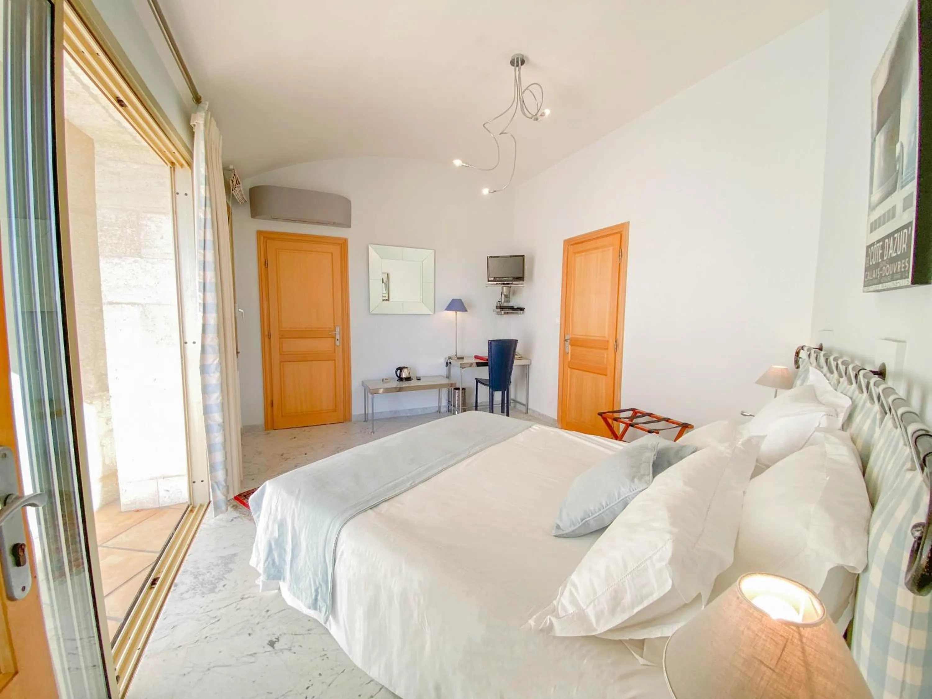 Bedroom, Bed in Villa Saint Maxime