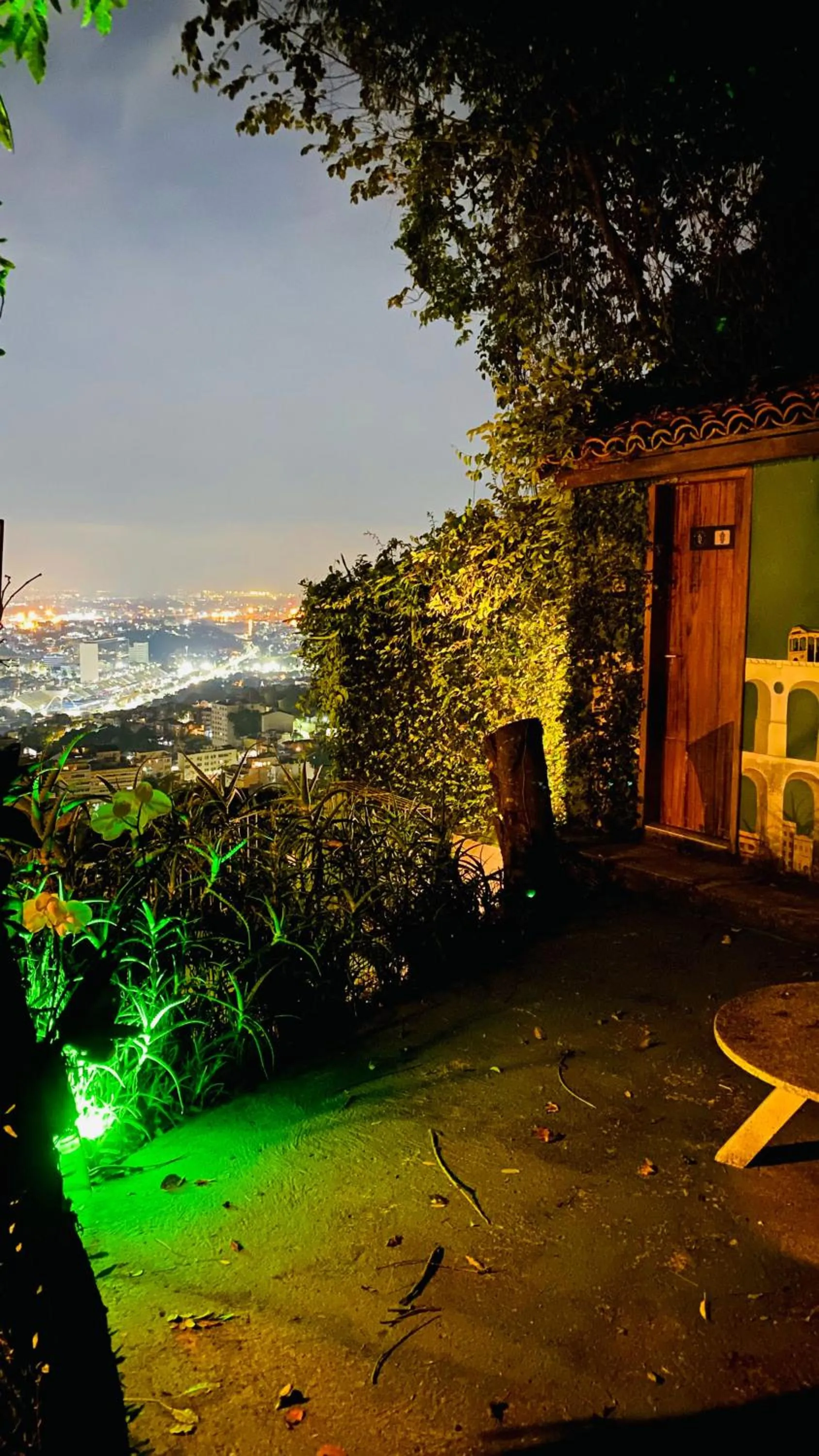 Night in Inn House Santa Teresa