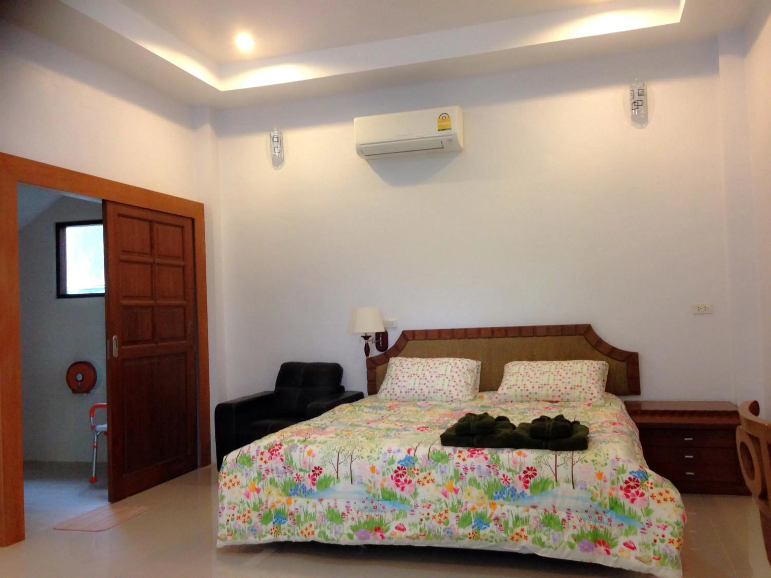 Bed in Damnoen Care Resort