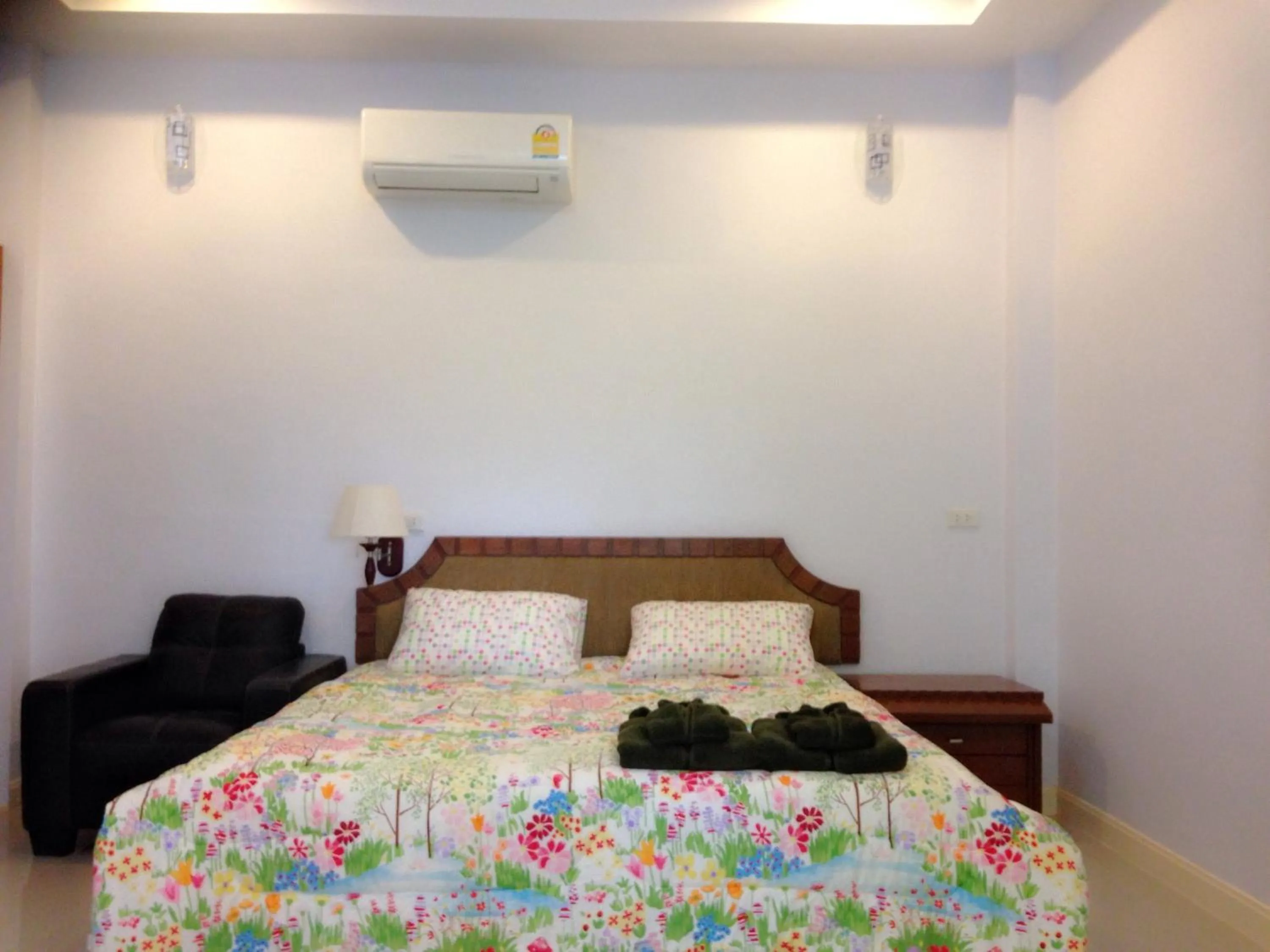 Bed in Damnoen Care Resort