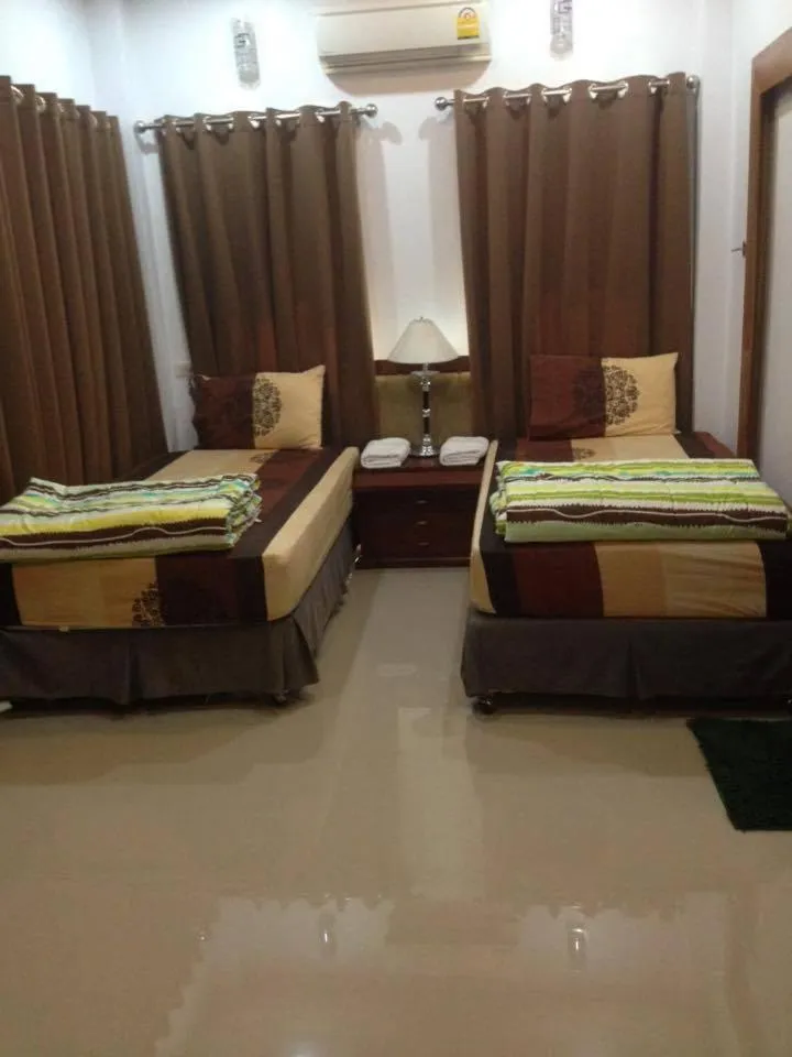 Bed in Damnoen Care Resort