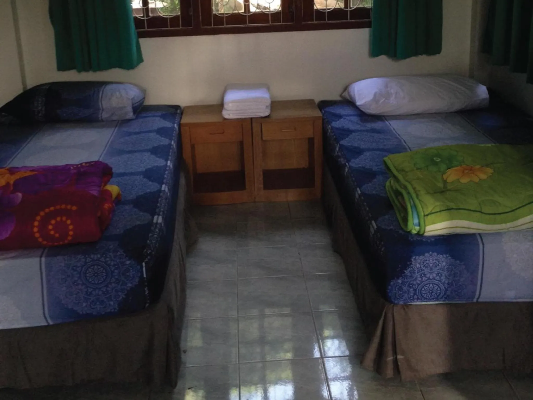 Property building, Bed in Damnoen Care Resort