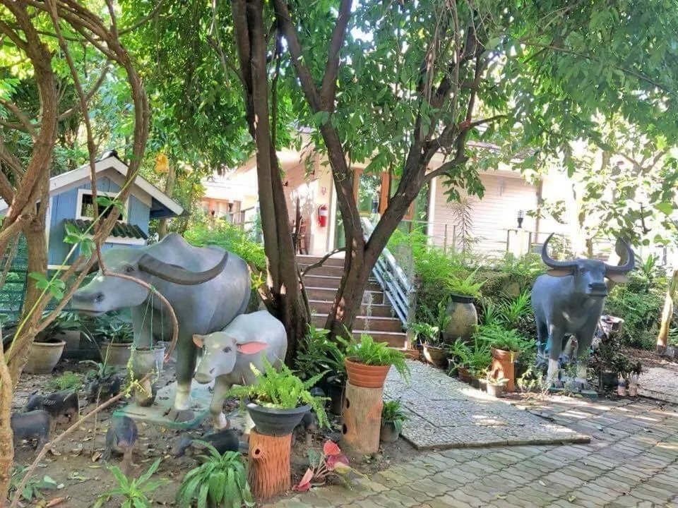 Neighbourhood in Damnoen Care Resort