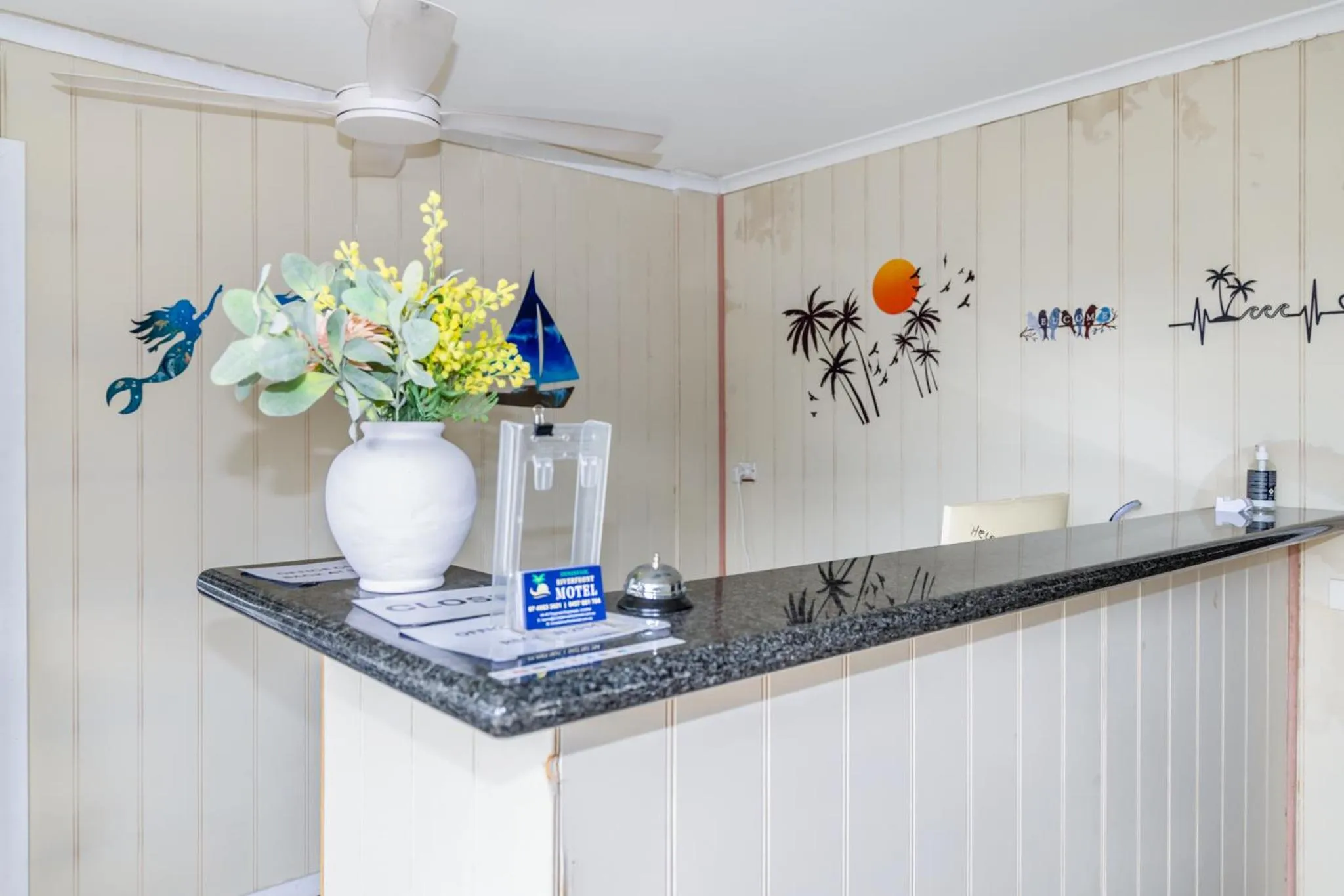 Lobby or reception in Innisfail Riverfront Motel