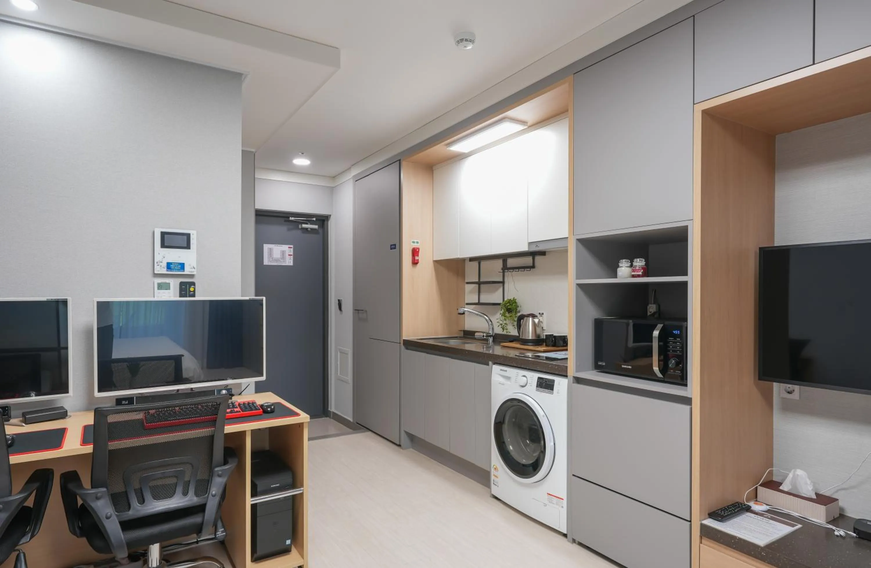 TV and multimedia in Firstcity Hotel YEOSU