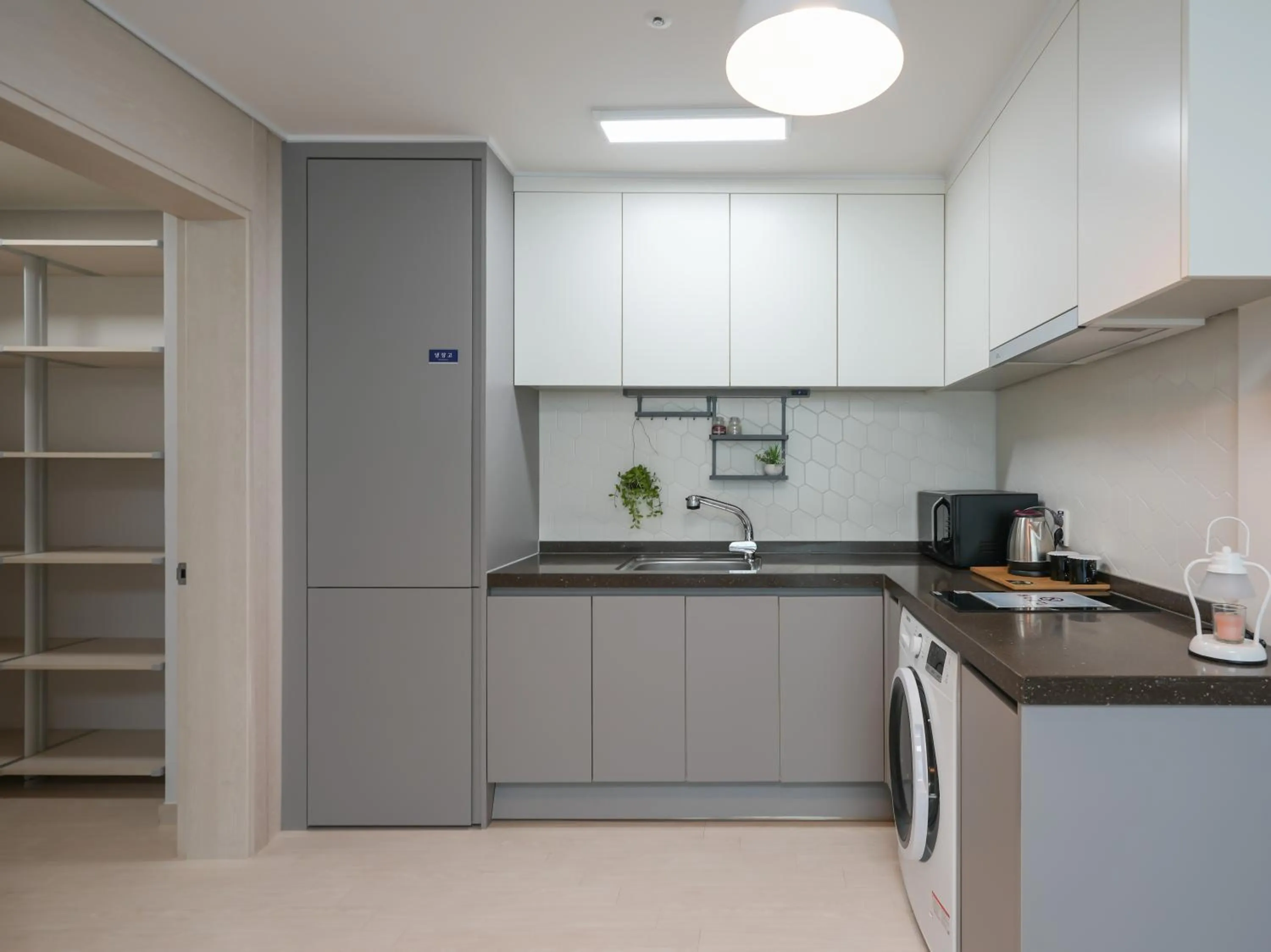 Kitchen or kitchenette in Firstcity Hotel YEOSU