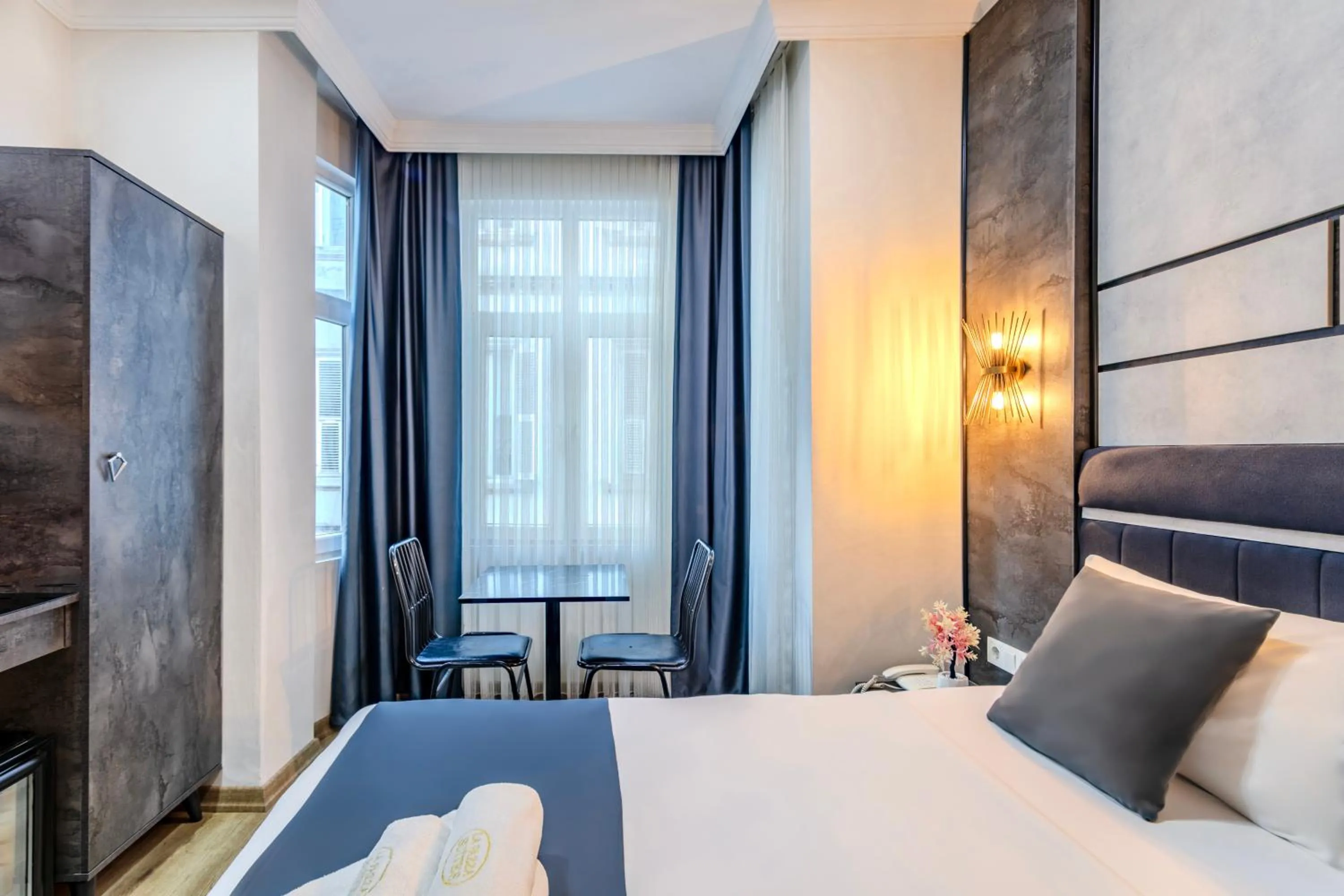 Bed in La Pazza Suites