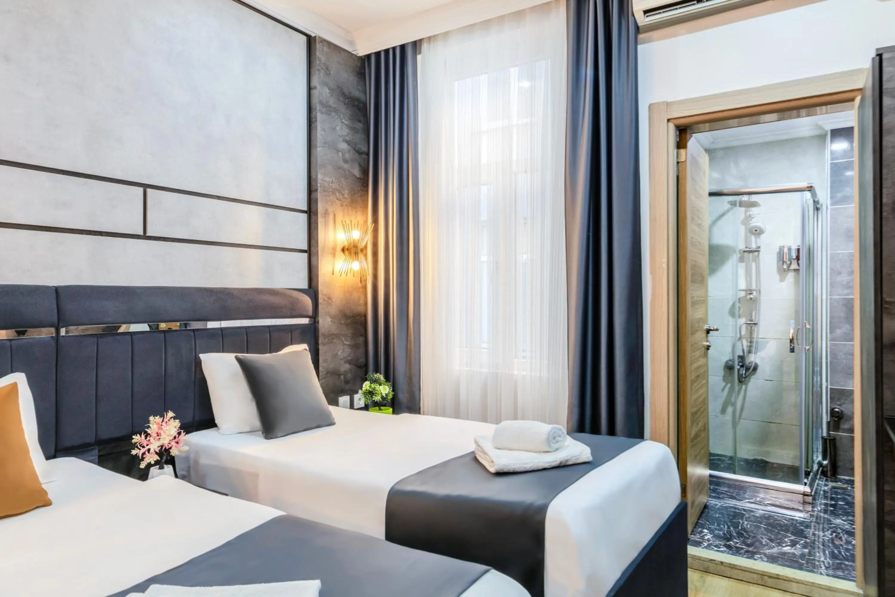 Bed in La Pazza Suites