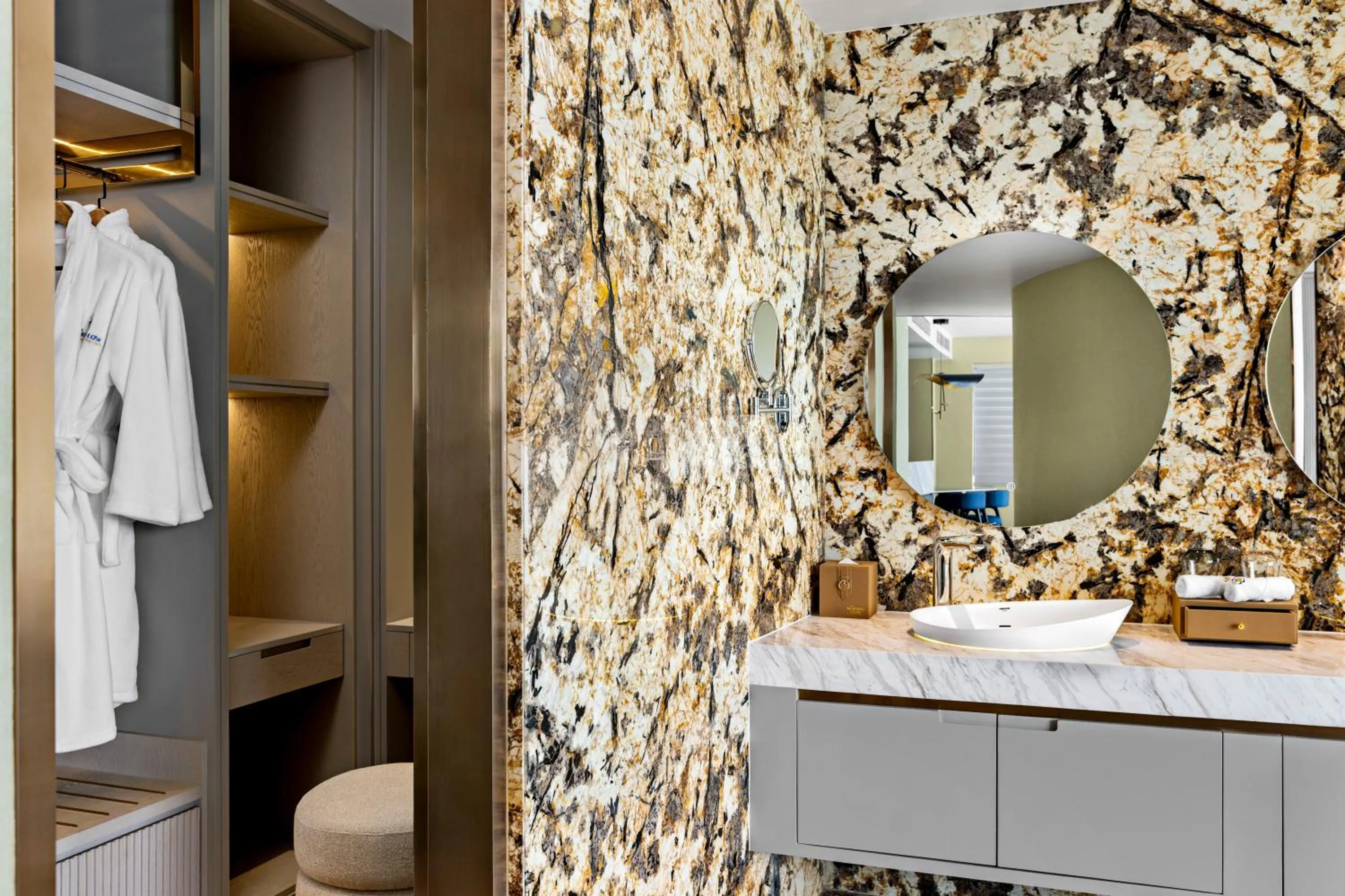 Shower in The Morning Glow - Handwritten Collection