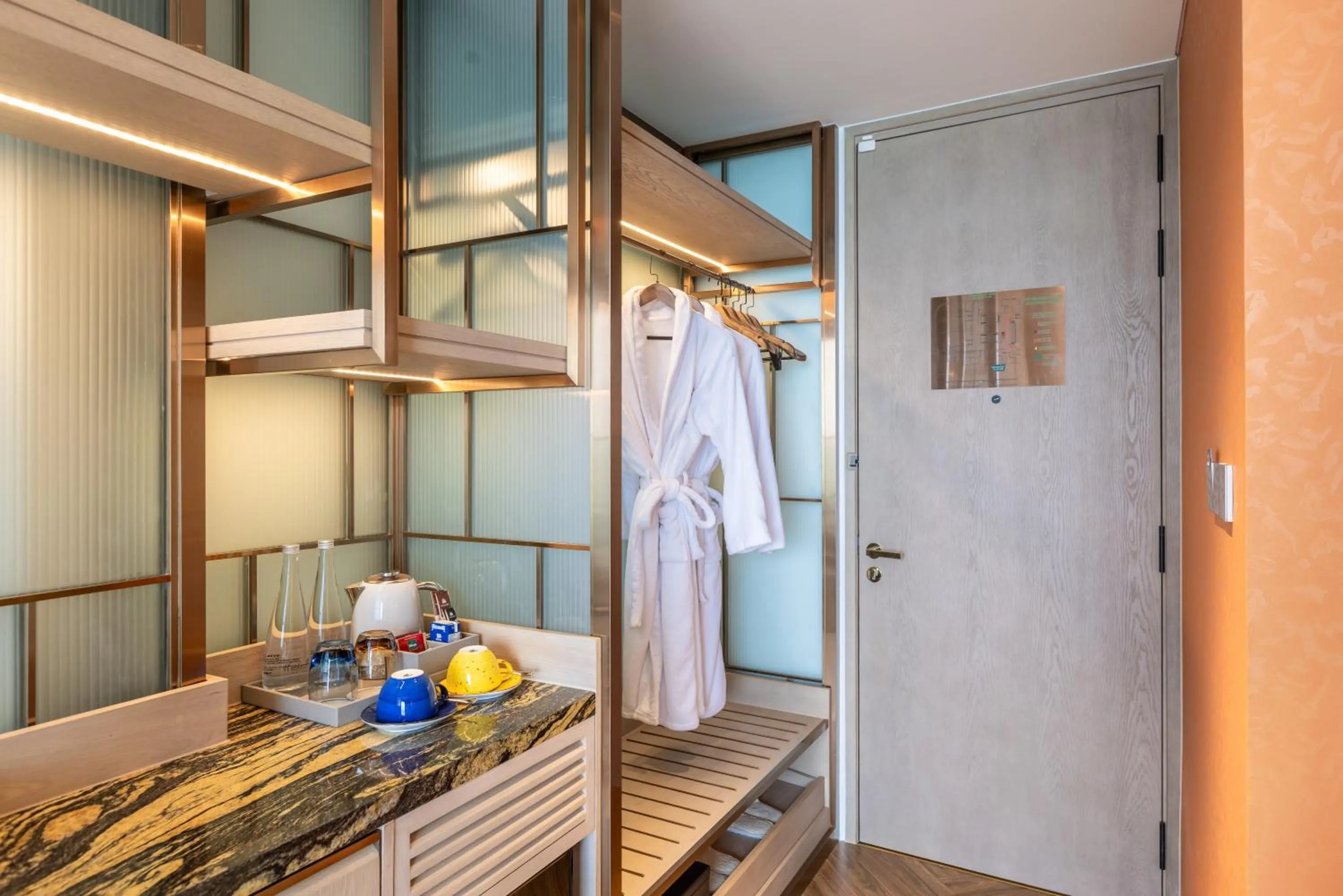 Photo of the whole room in The Morning Glow - Handwritten Collection