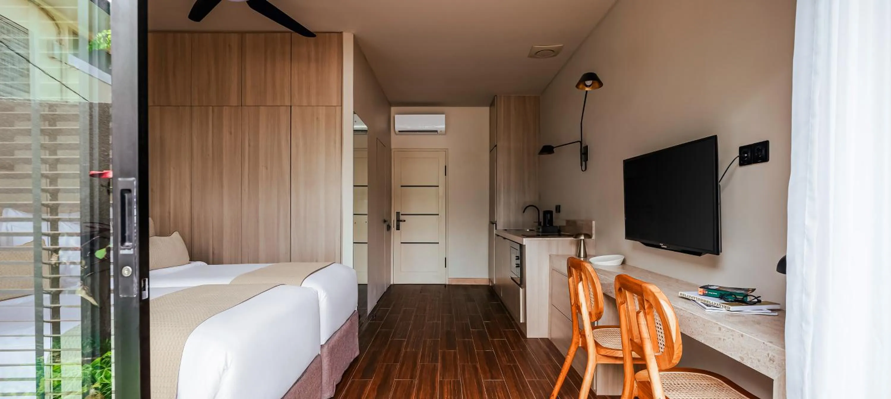 Communal lounge/ TV room, Bed in Aviator Bali