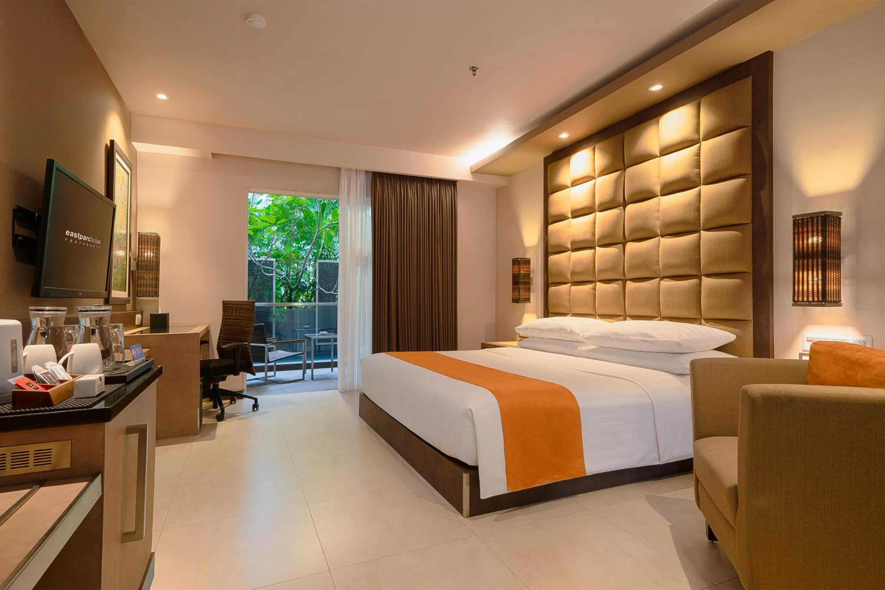 Bedroom, Bed in Eastparc Hotel Yogyakarta