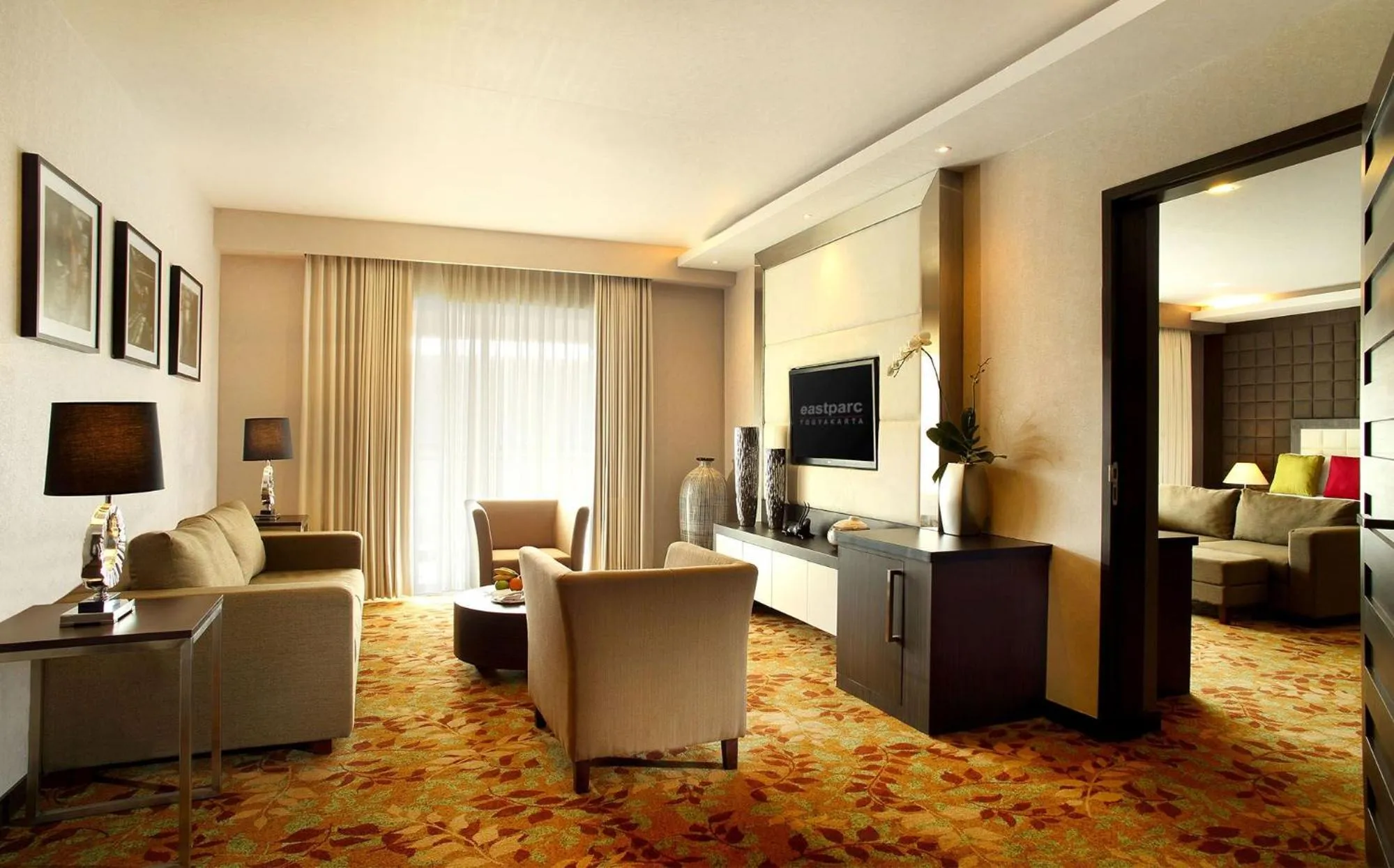 Living room, Bed in Eastparc Hotel Yogyakarta