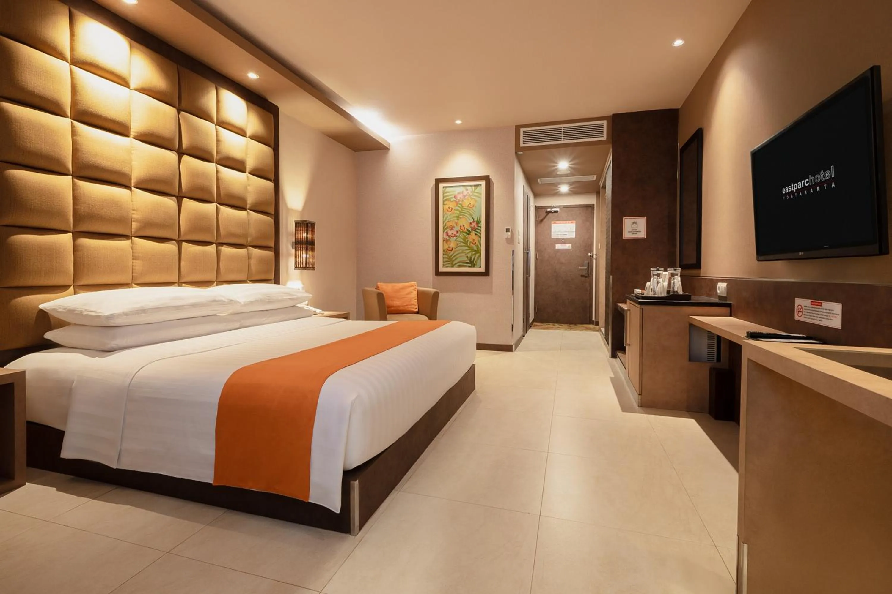 Bed in Eastparc Hotel Yogyakarta