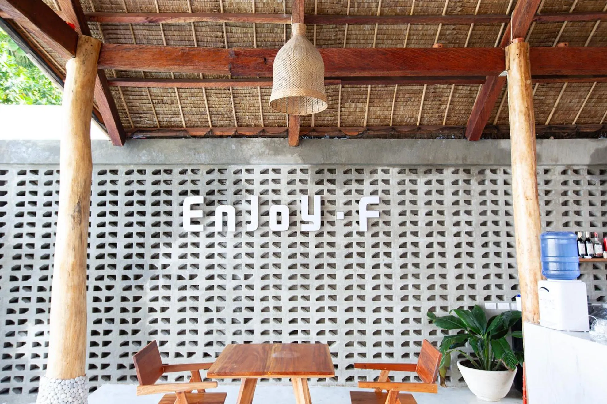 Restaurant/places to eat in E-Fun Dive Resort