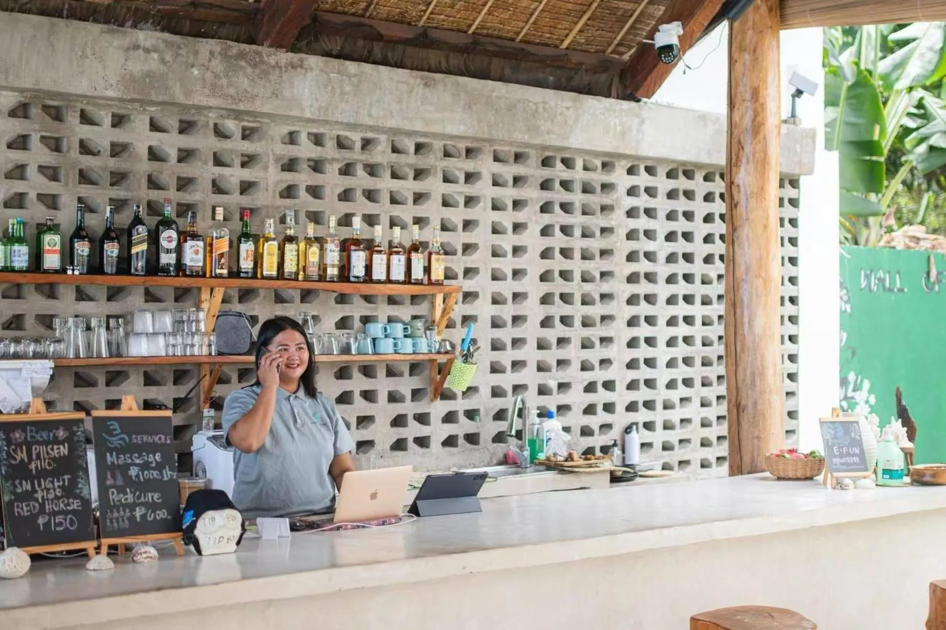 Restaurant/places to eat in E-Fun Dive Resort