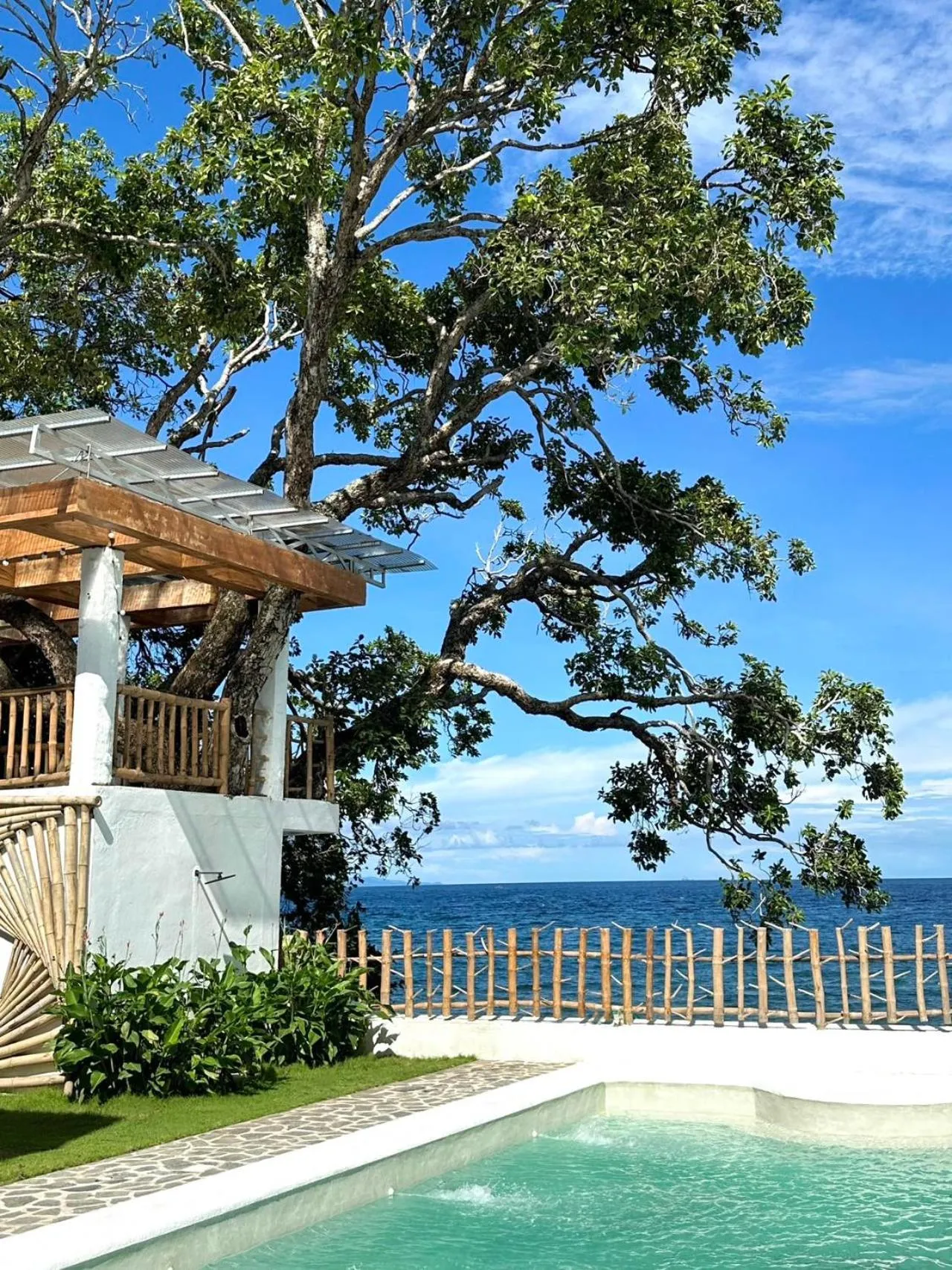 Swimming pool in E-Fun Dive Resort