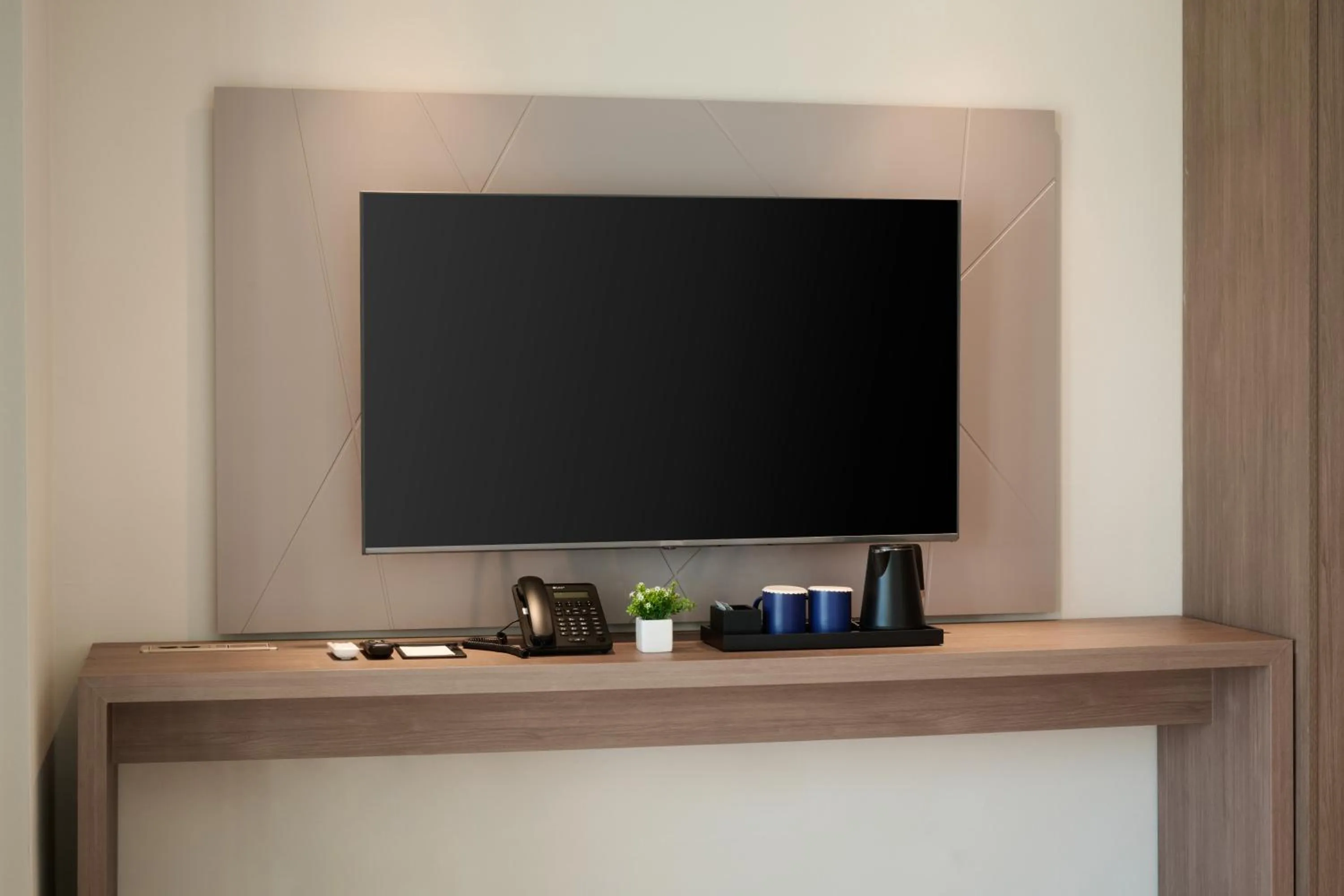 TV and multimedia in The Hotel Sokcho