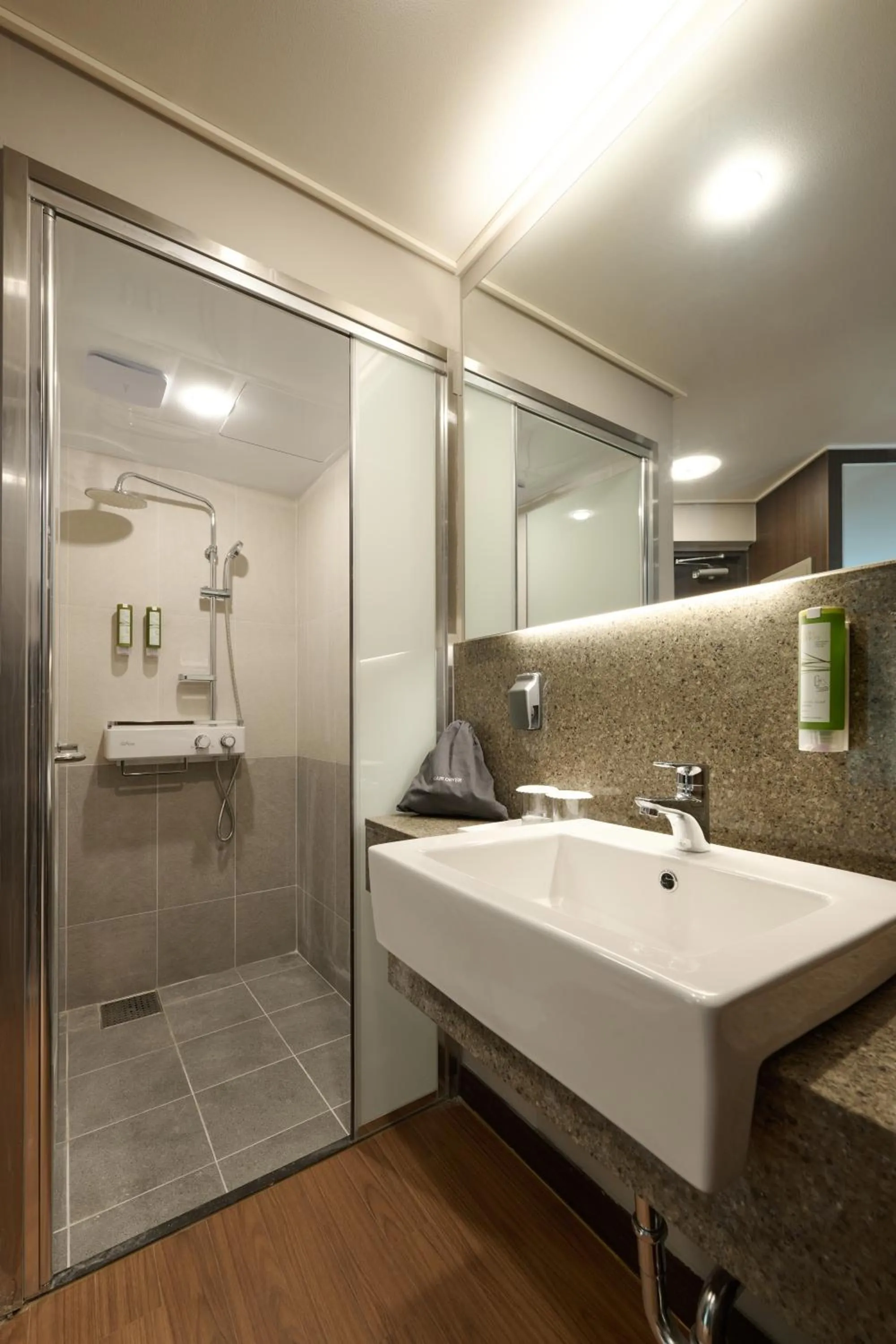 Shower in The Hotel Sokcho